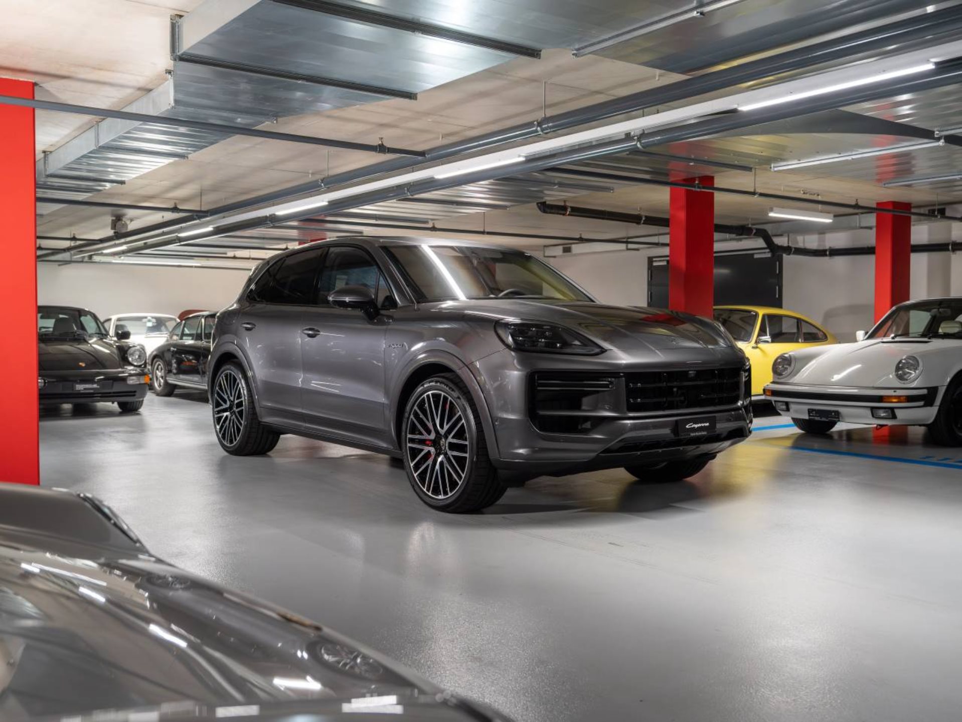 PORSCHE Cayenne Turbo E-Hybrid-showroom-element-2