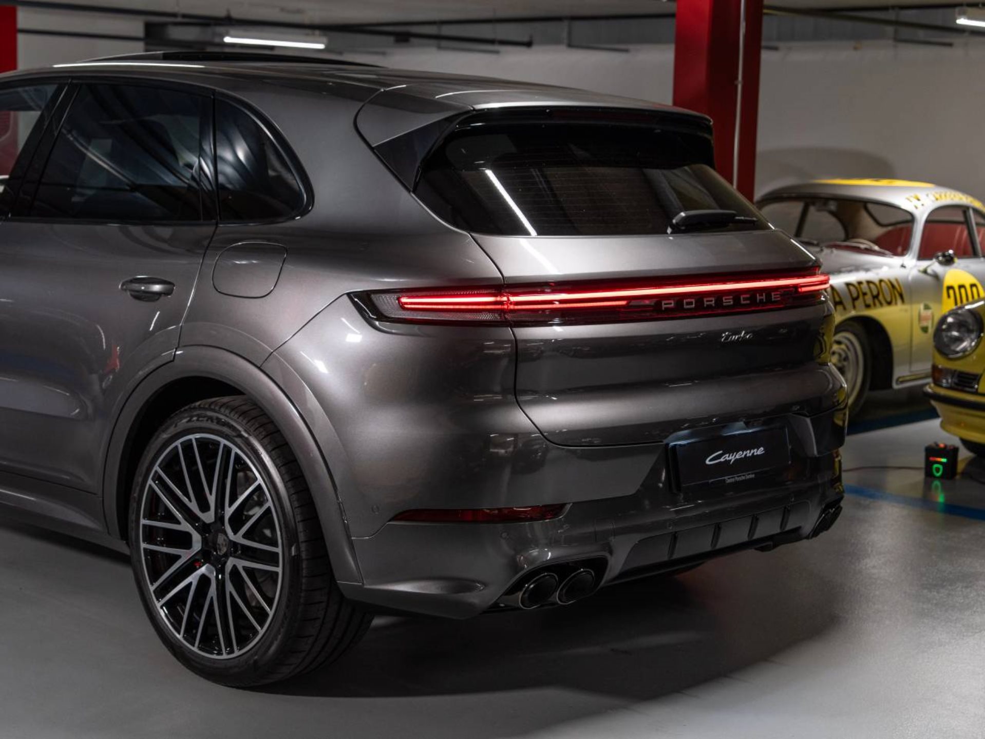 PORSCHE Cayenne Turbo E-Hybrid-image-23