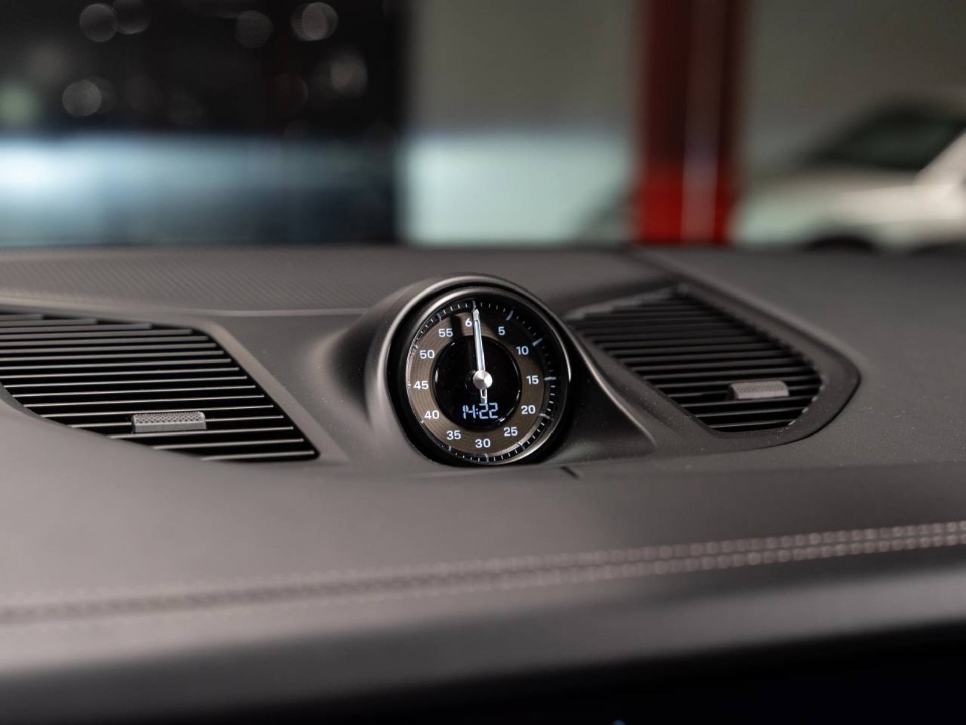 PORSCHE Cayenne Turbo E-Hybrid-image-14