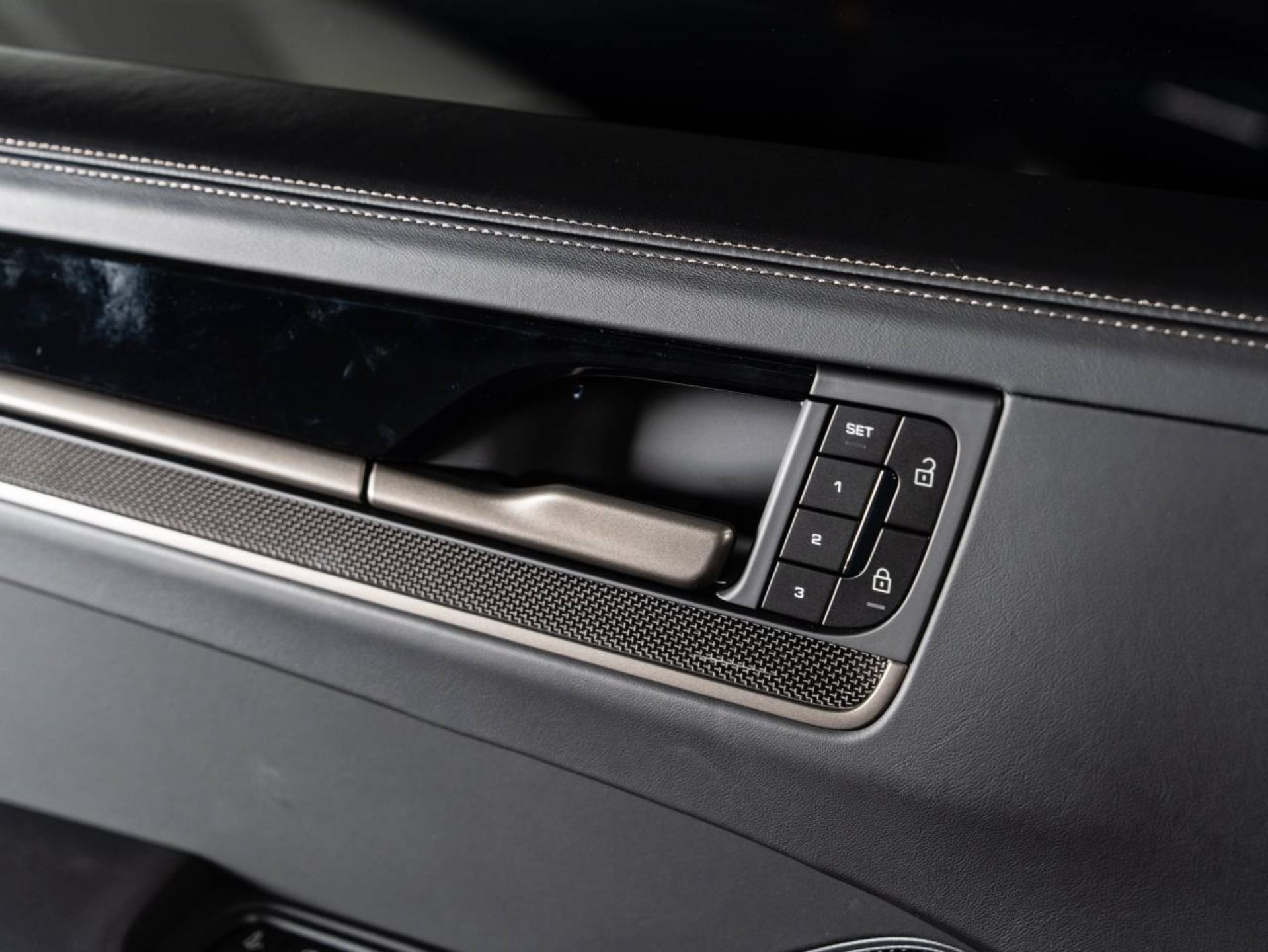 PORSCHE Cayenne Turbo E-Hybrid-image-15