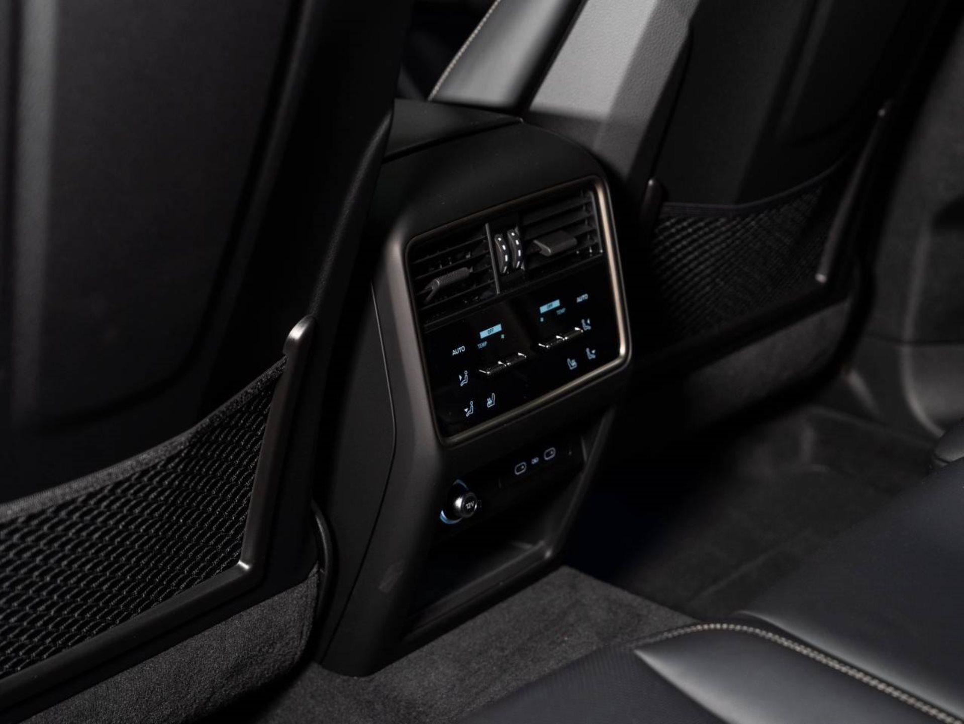 PORSCHE Cayenne Turbo E-Hybrid-image-17