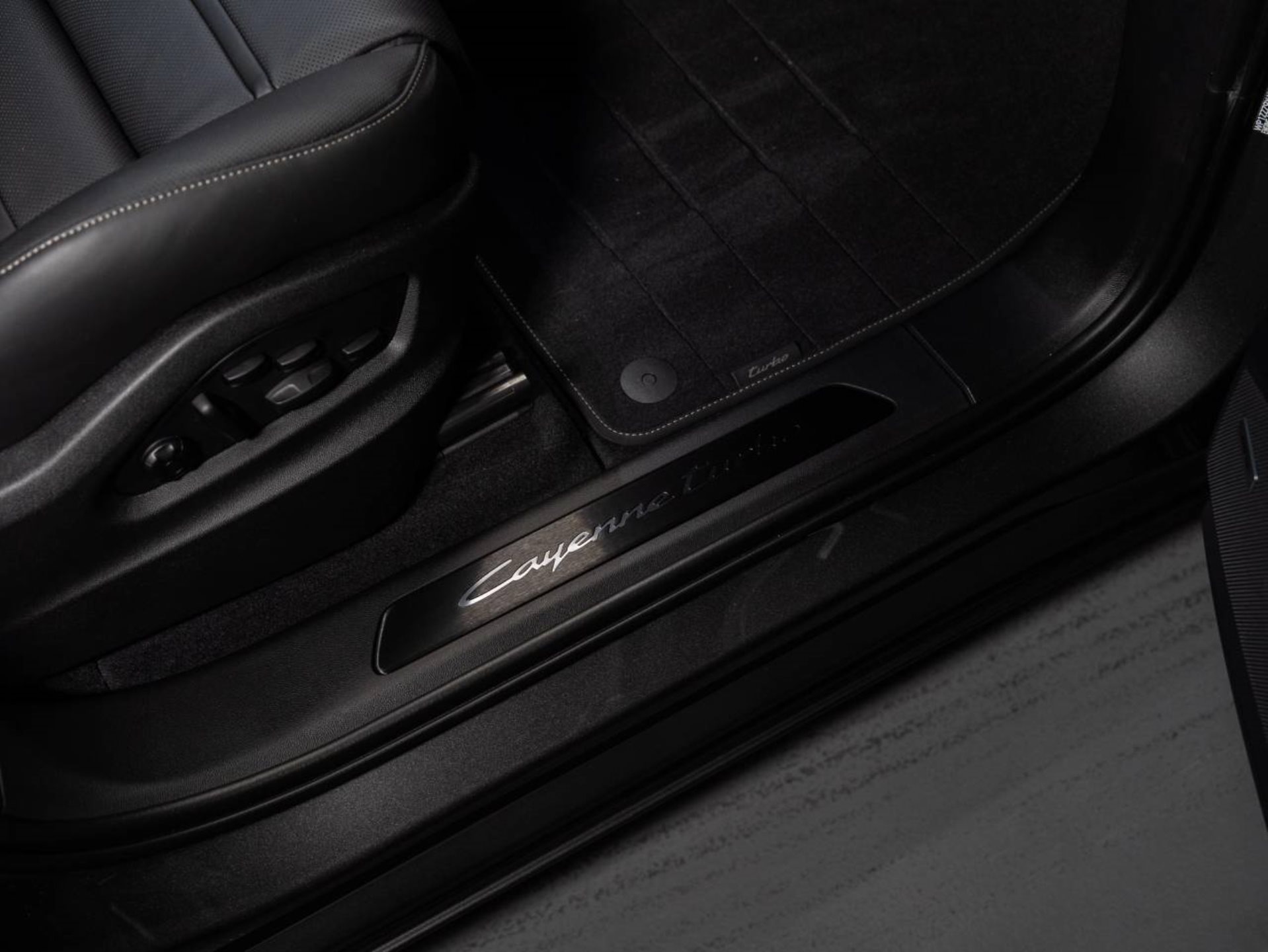 PORSCHE Cayenne Turbo E-Hybrid-image-18