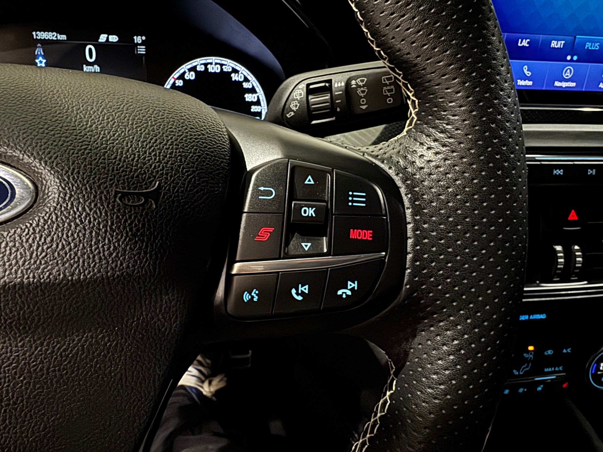 FORD Focus ST 2.0 ST Performance | 1.Hand | CH |-image-20