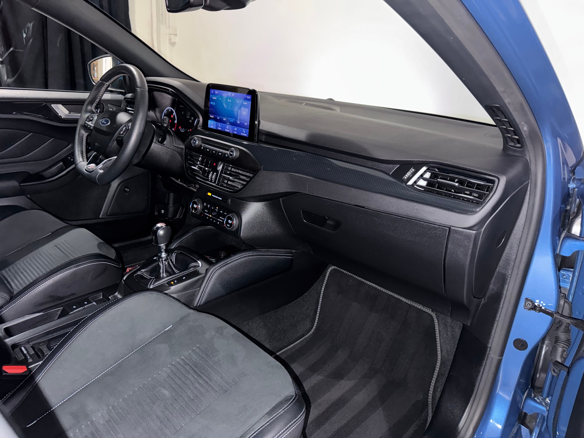 FORD Focus ST 2.0 ST Performance | 1.Hand | CH |-image-11