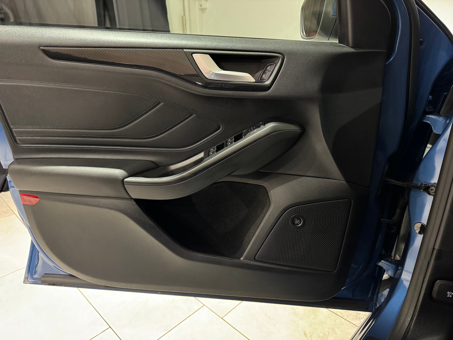 FORD Focus ST 2.0 ST Performance | 1.Hand | CH |-image-22