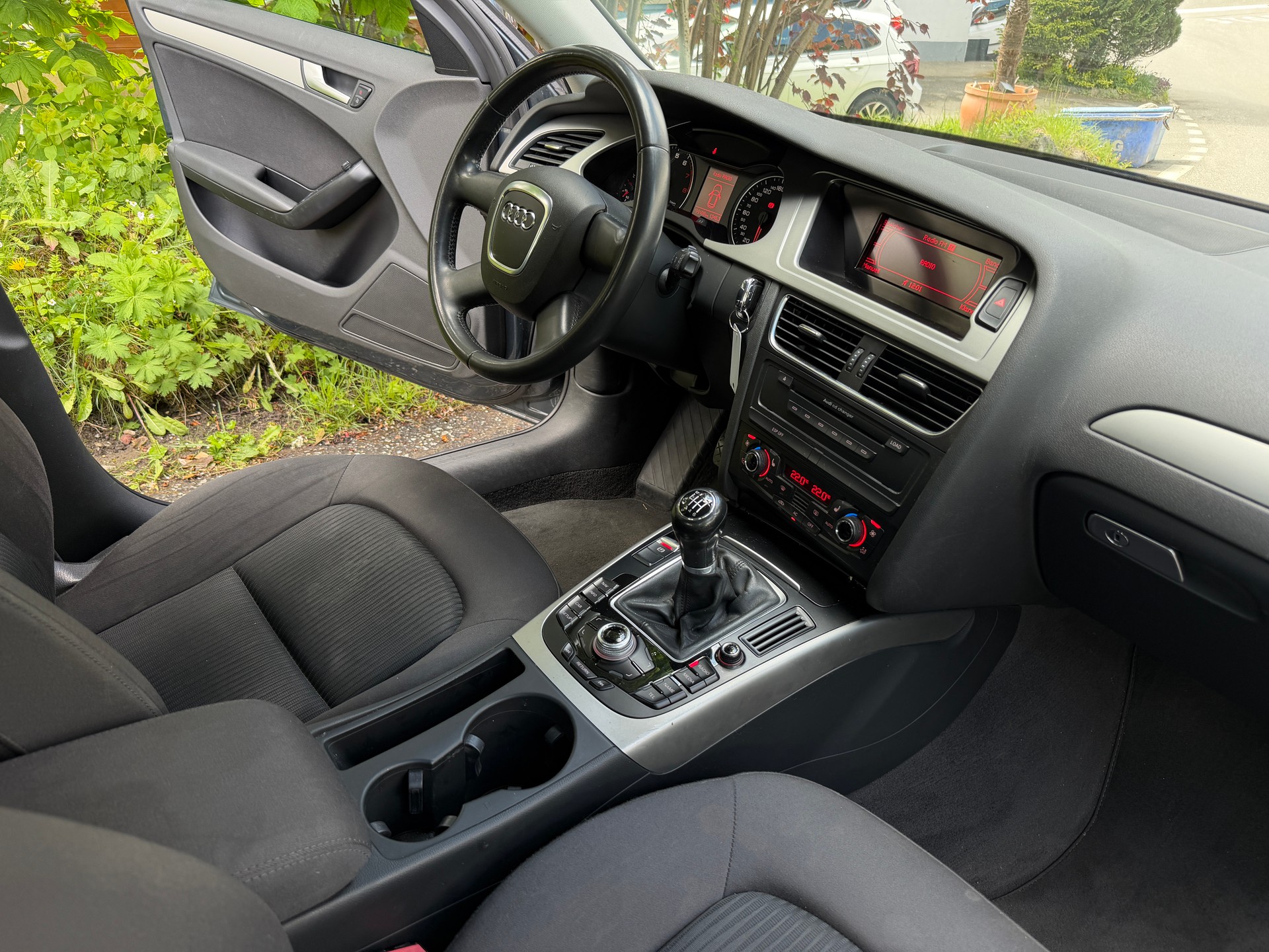 AUDI A4 Avant 1.8 TFSI quattro-image-13