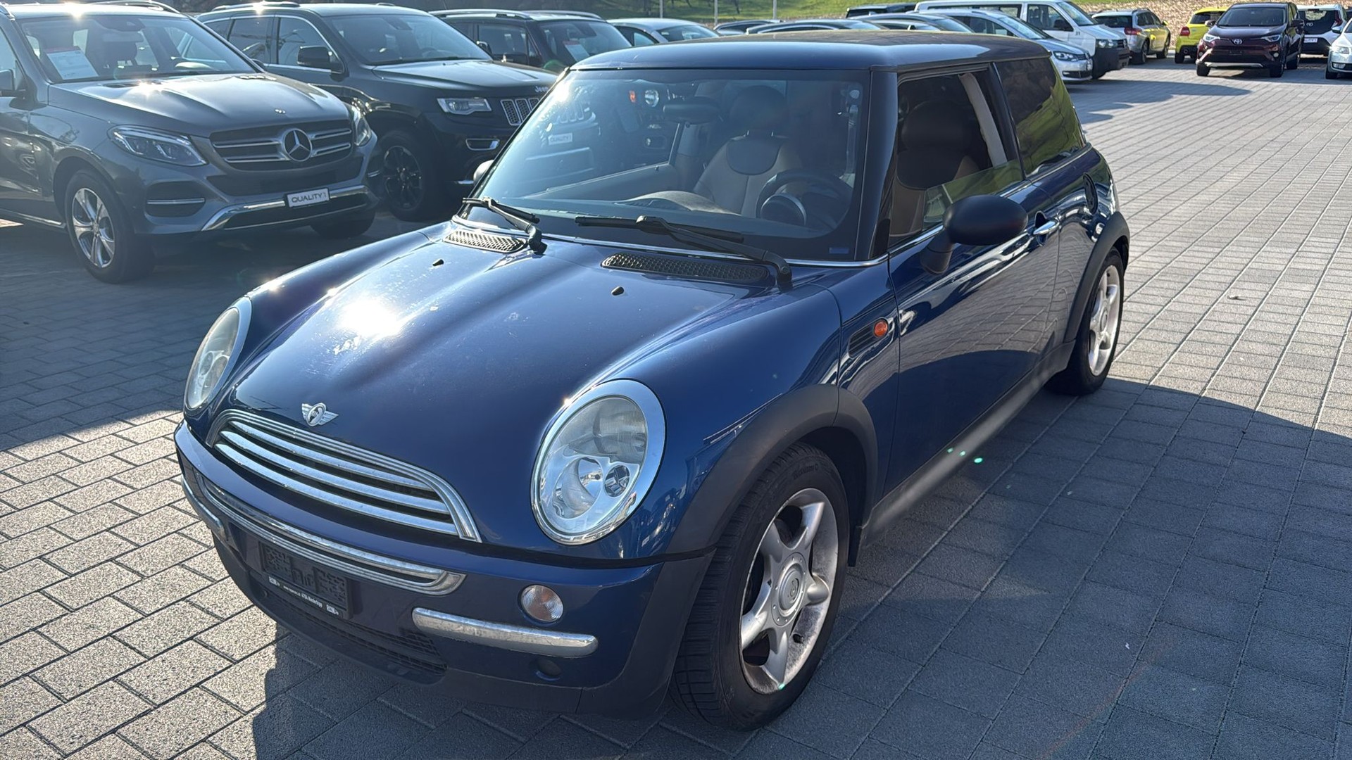 MINI One D-showroom-element-2