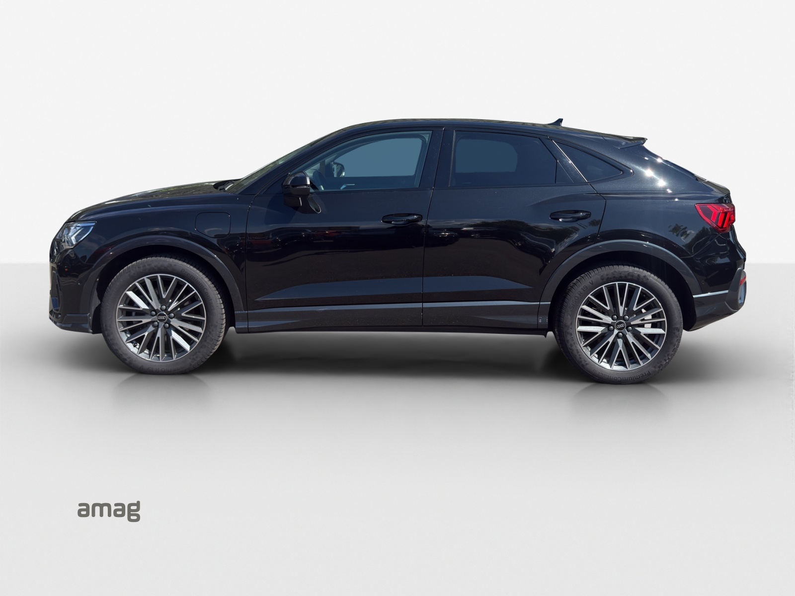 AUDI Q3 Sportback 45 TFSI e Attraction S-tronic-showroom-element-1