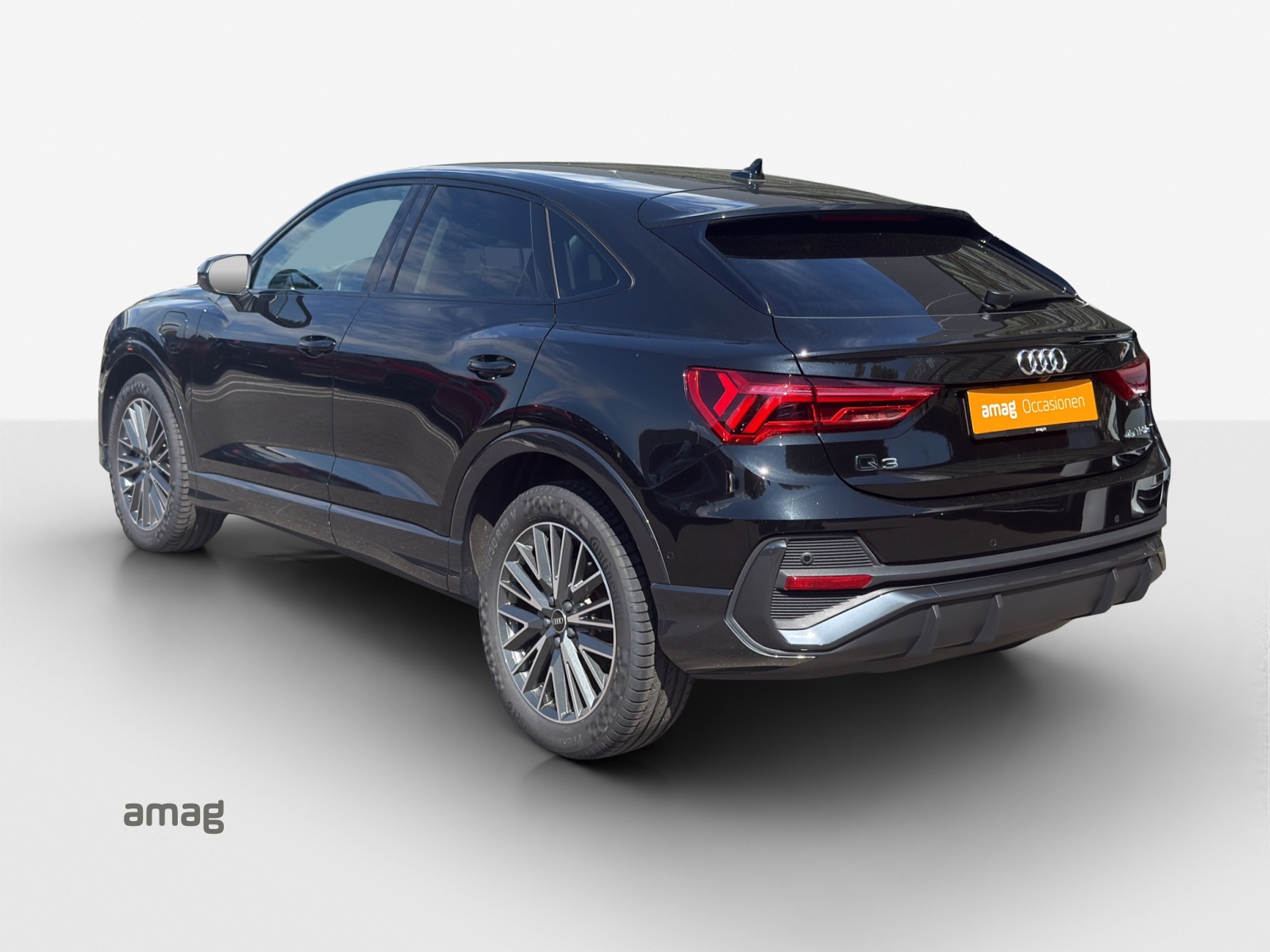 AUDI Q3 Sportback 45 TFSI e Attraction S-tronic-showroom-element-2