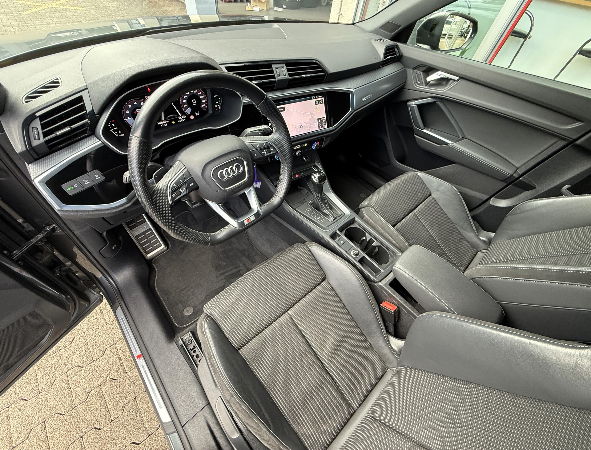 AUDI Q3 35 TFSI S line S-tronic-image-15