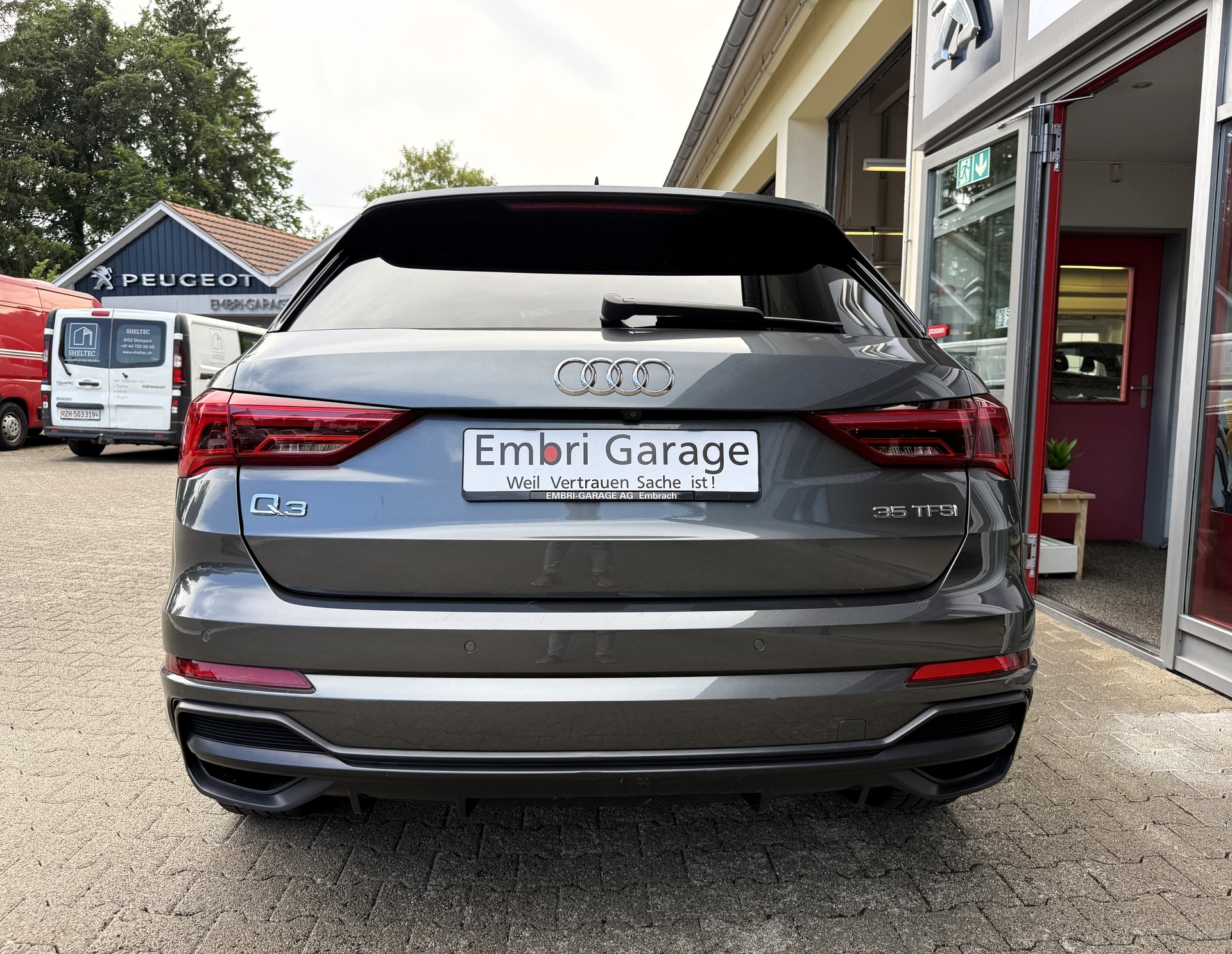AUDI Q3 35 TFSI S line S-tronic-image-5