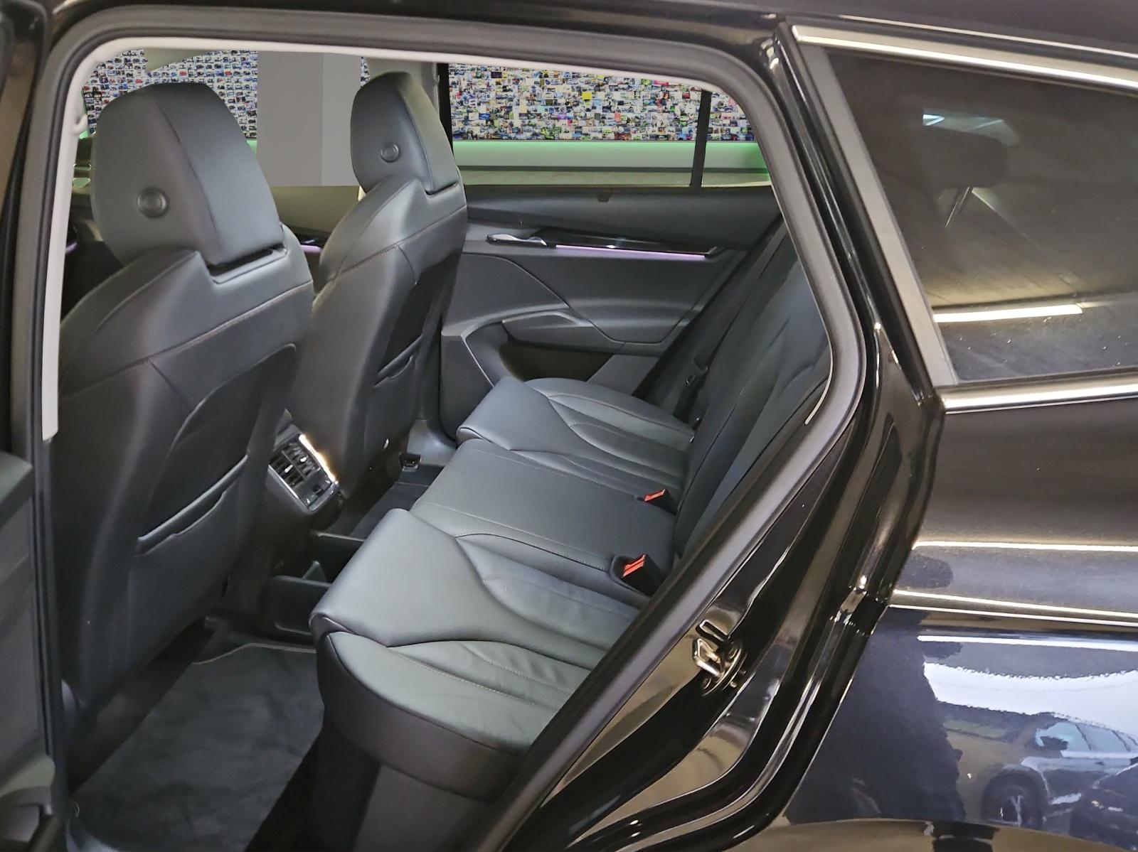 SKODA Enyaq iV 80x-image-9