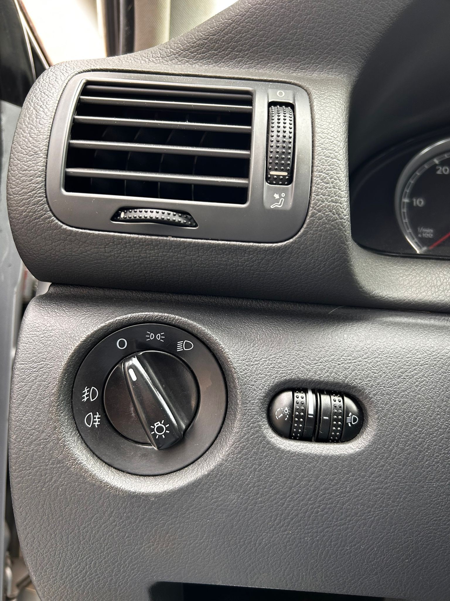 VW Passat Variant 1.9 TDI Comfortline-image-10