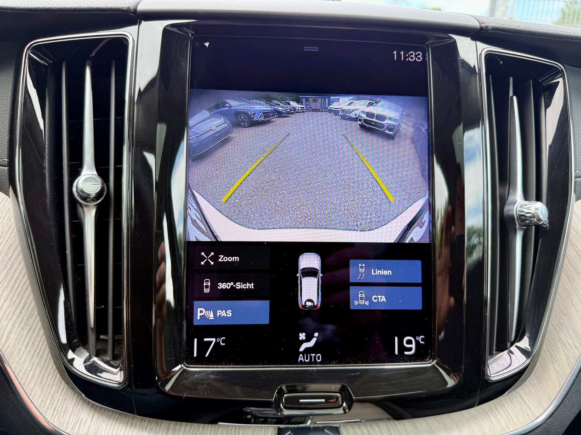 VOLVO XC60 B4 Diesel Mild Hybrid AWD Inscription Geartronic-image-25