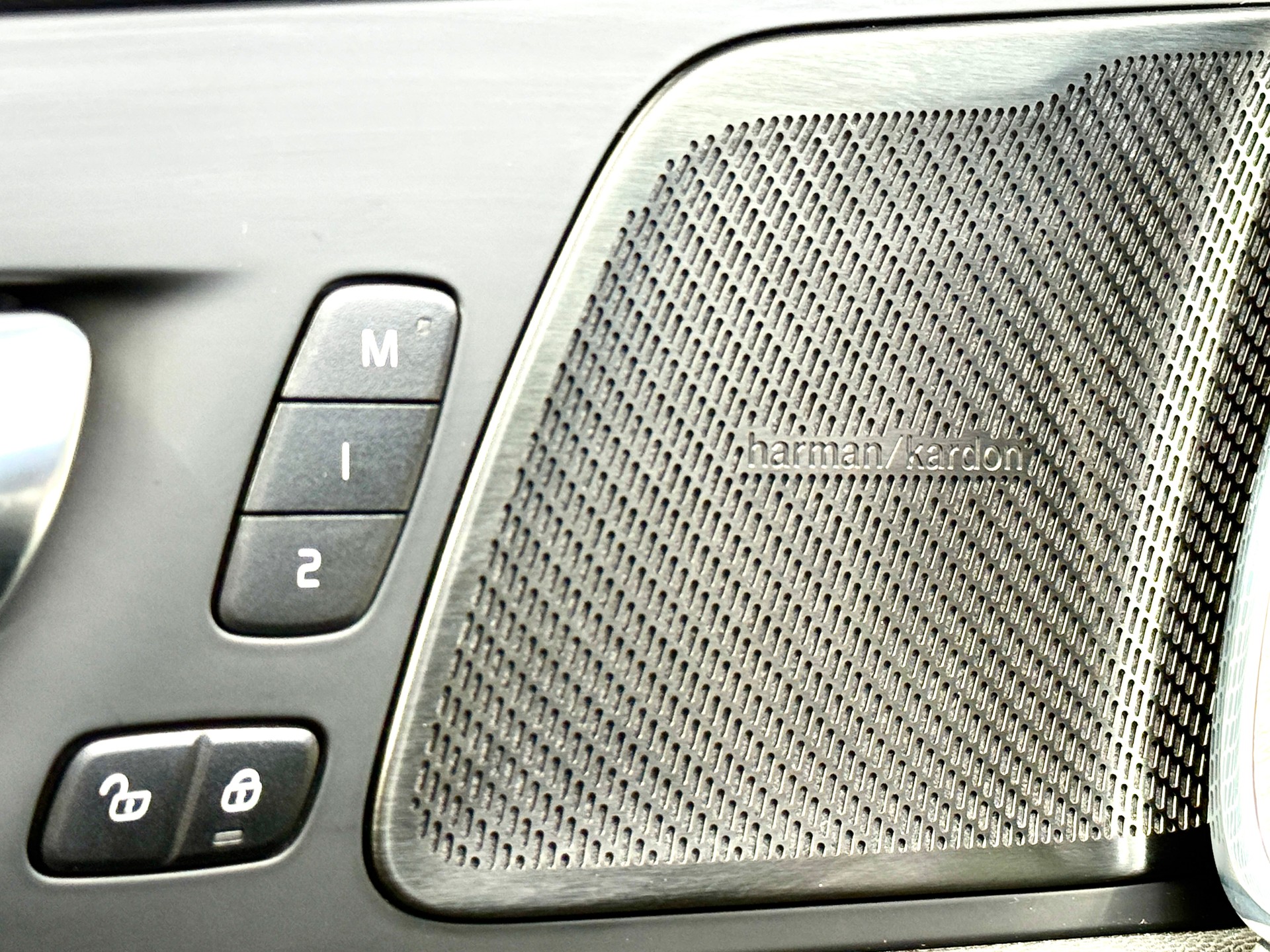 VOLVO XC60 B4 Diesel Mild Hybrid AWD Inscription Geartronic-image-16