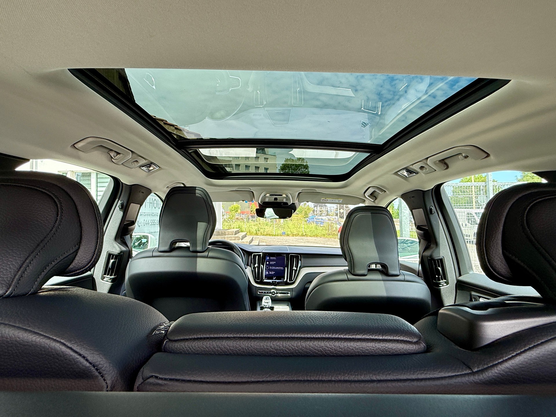 VOLVO XC60 B4 Diesel Mild Hybrid AWD Inscription Geartronic-image-12