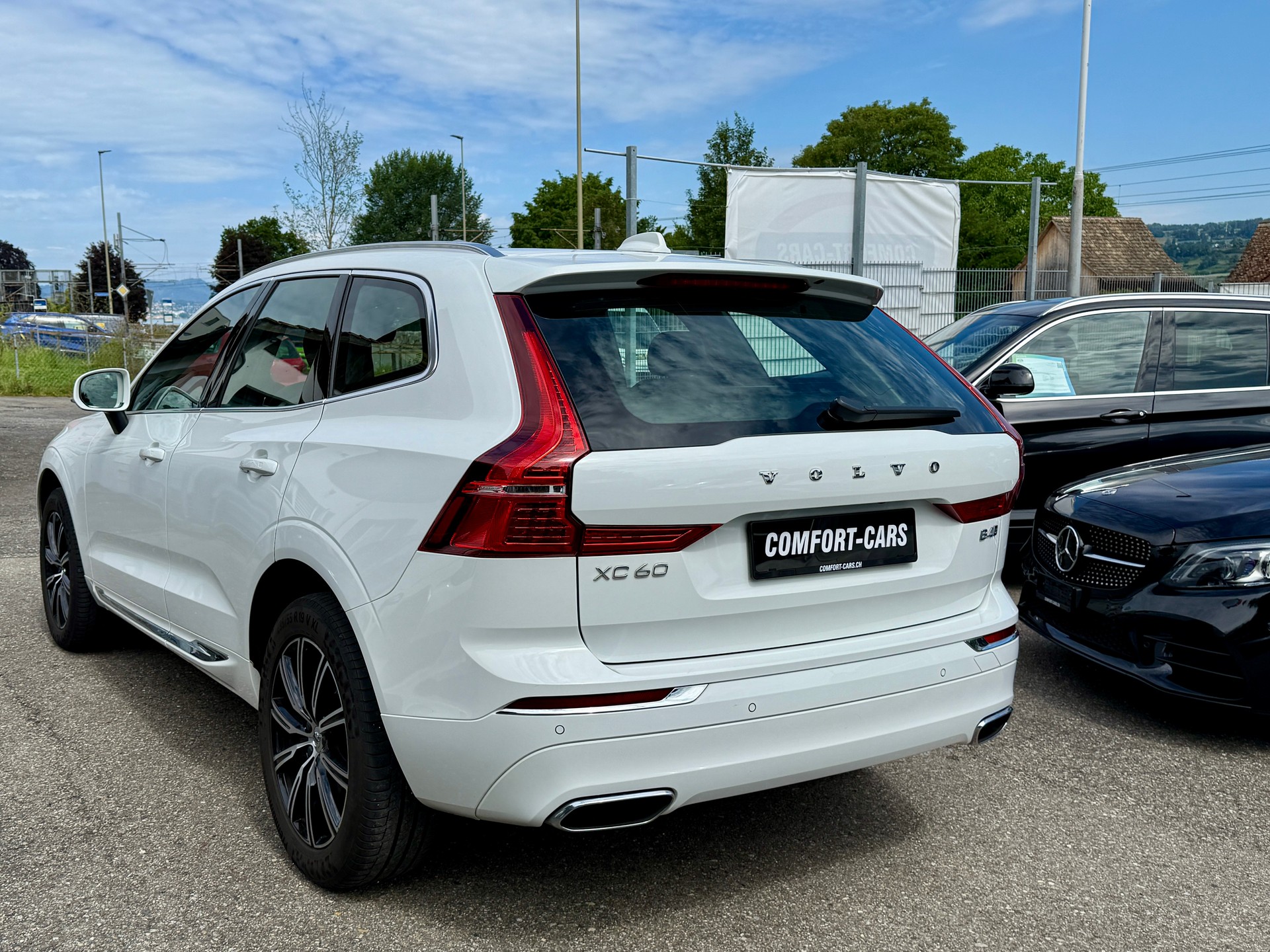 VOLVO XC60 B4 Diesel Mild Hybrid AWD Inscription Geartronic-showroom-element-3