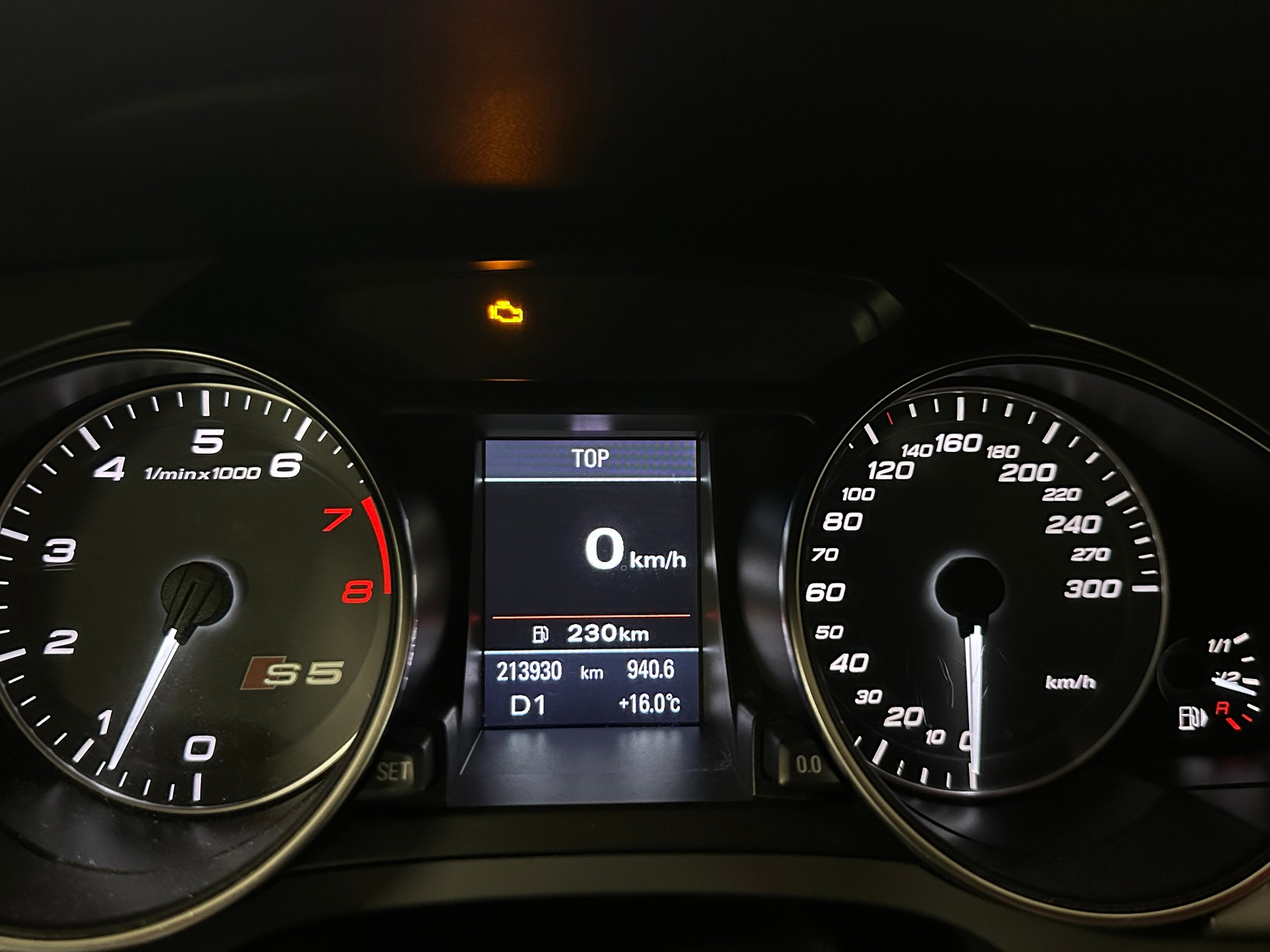 AUDI 4.2 V8 FSI quattro T-Tronic-image-12