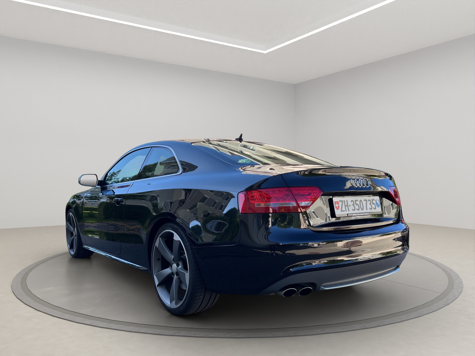 AUDI 4.2 V8 FSI quattro T-Tronic-image-2