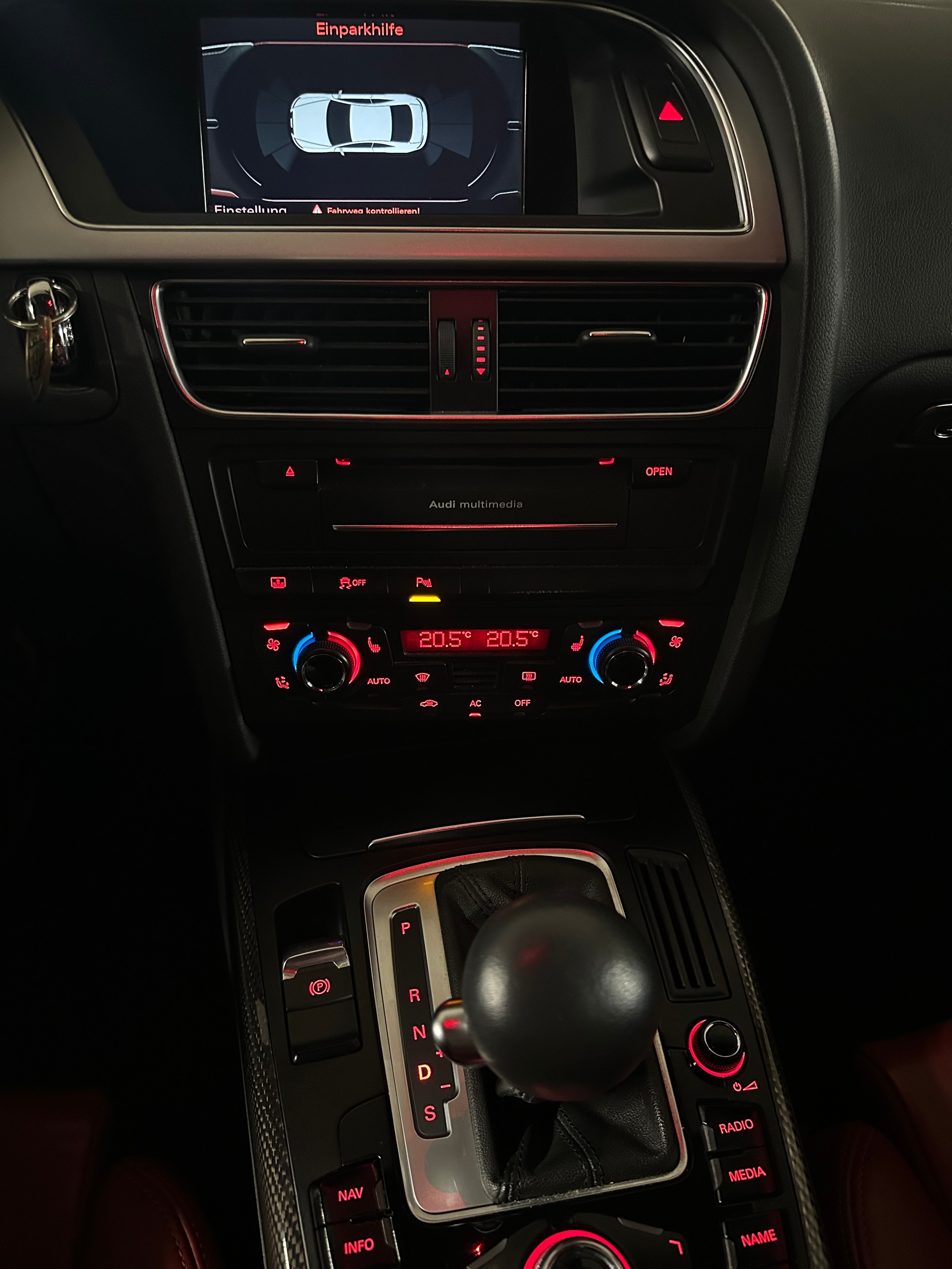 AUDI 4.2 V8 FSI quattro T-Tronic-image-13