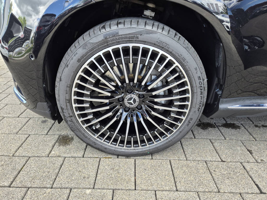 MERCEDES-BENZ EQC 400 4Matic AMG Line-image-8