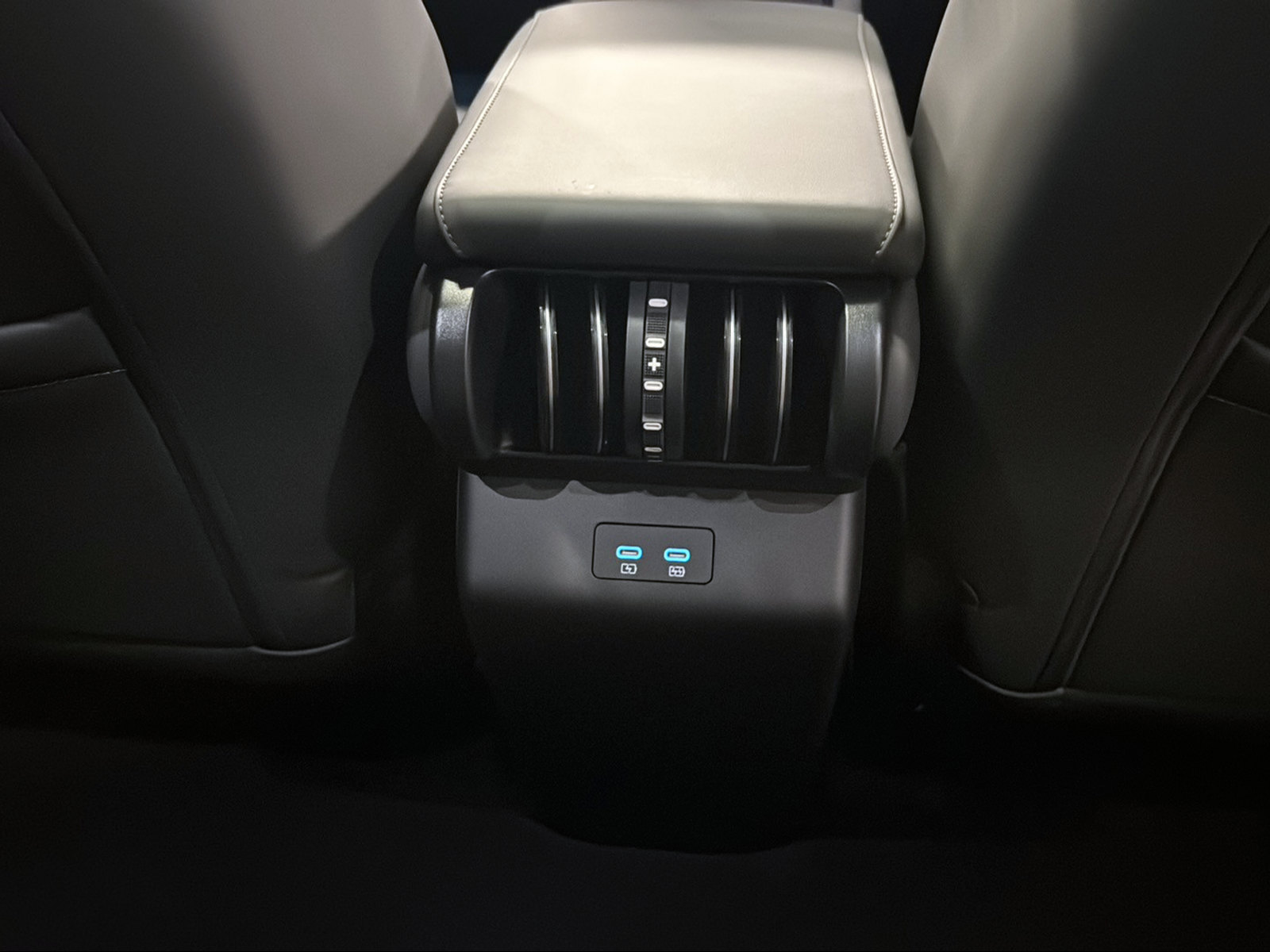 BYD Atto 3 EVO 74.8 kWh Excellence AWD-image-22