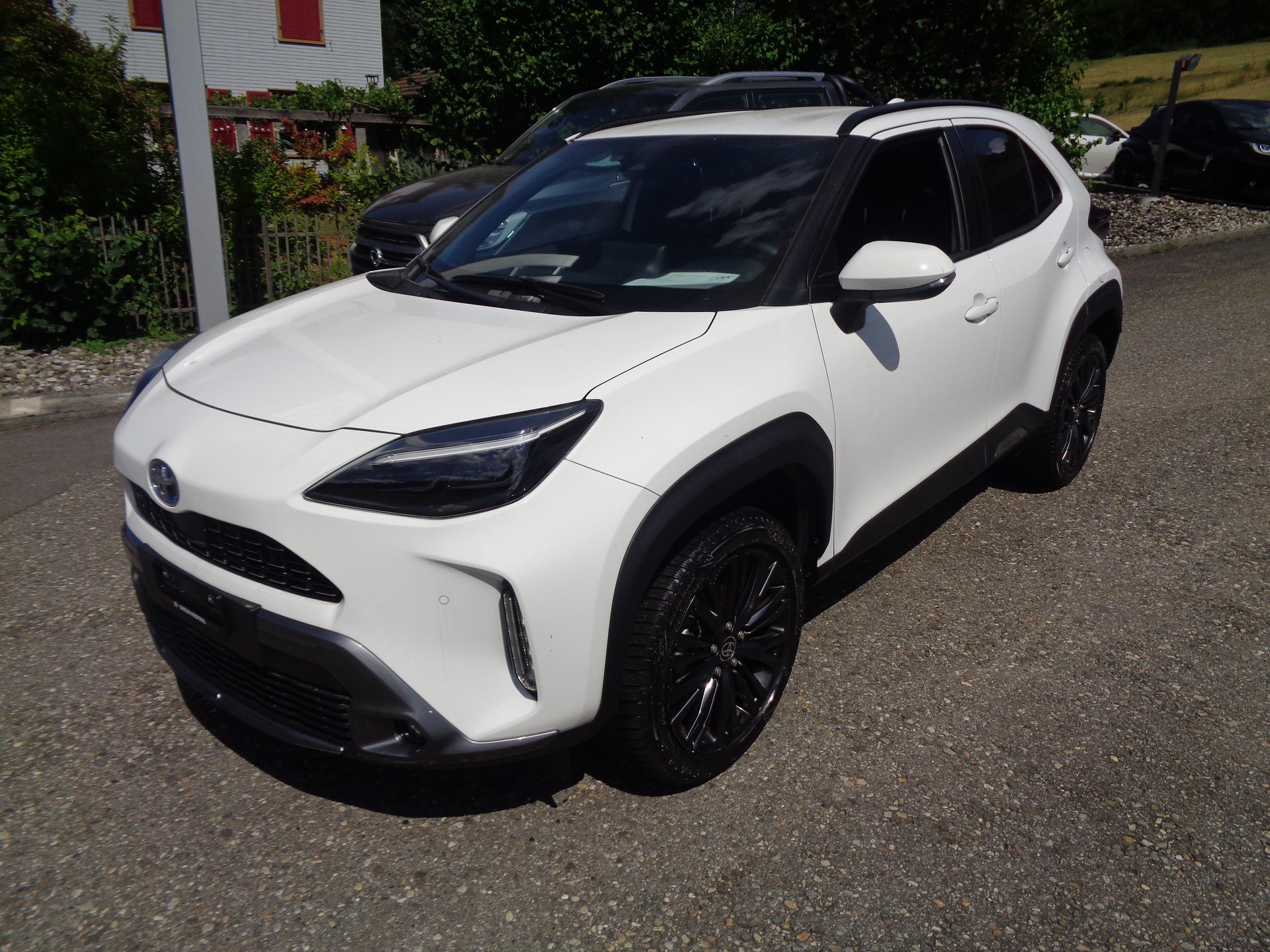 TOYOTA Yaris Cross 1.5 Elegant e-CVT AWDi-showroom-element-1