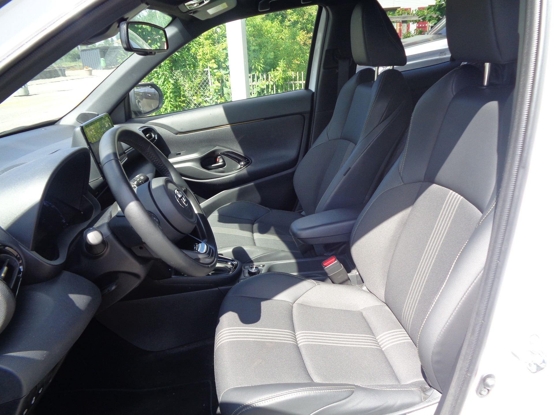 TOYOTA Yaris Cross 1.5 Elegant e-CVT AWDi-image-7