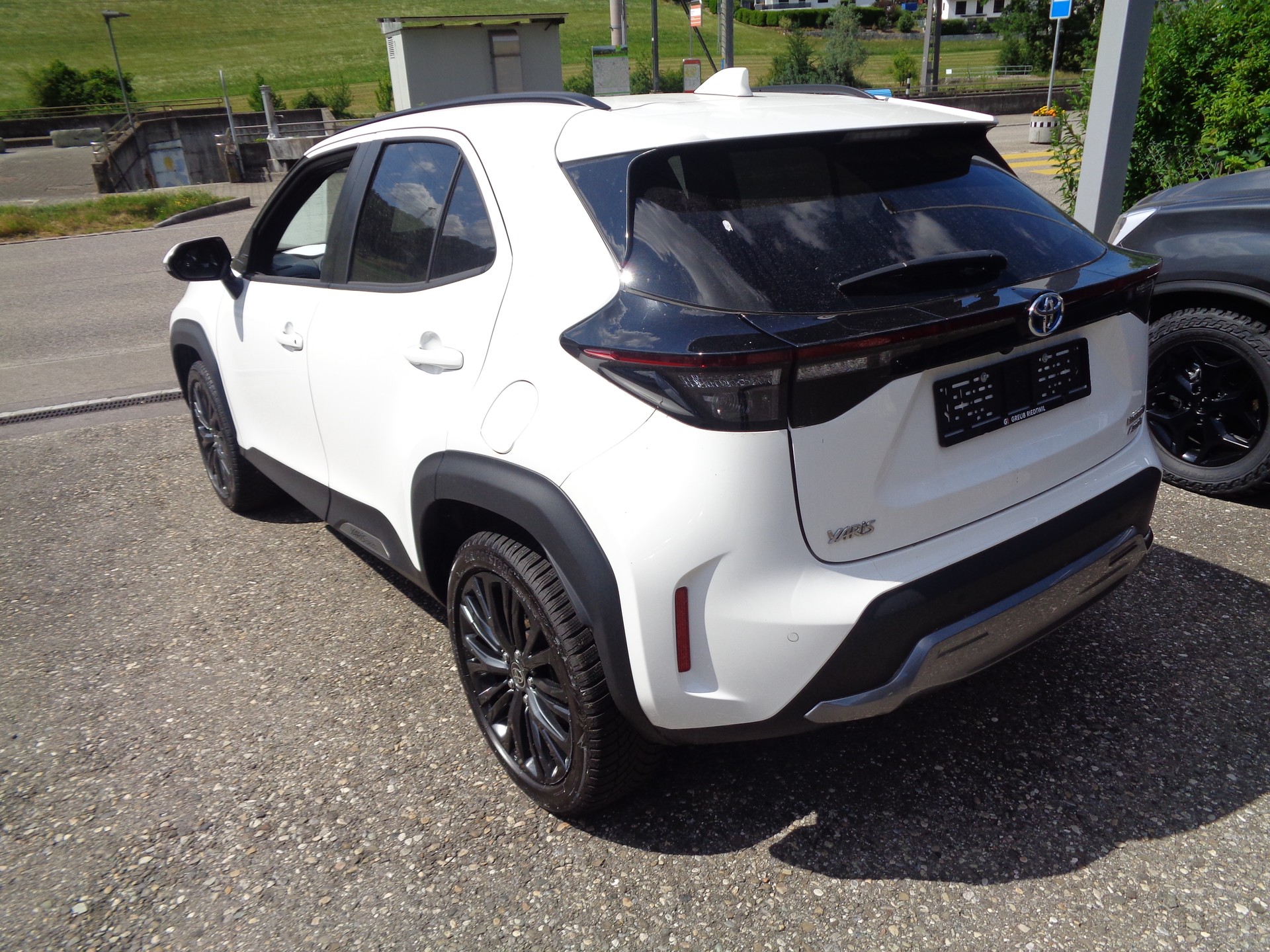 TOYOTA Yaris Cross 1.5 Elegant e-CVT AWDi-image-4