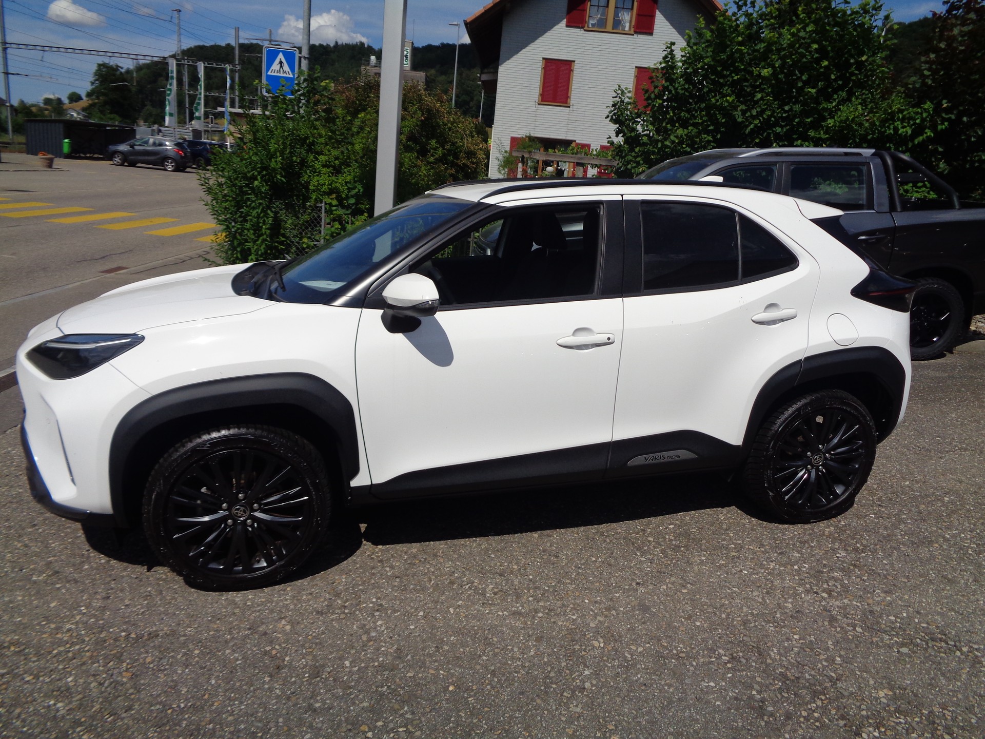 TOYOTA Yaris Cross 1.5 Elegant e-CVT AWDi-showroom-element-3