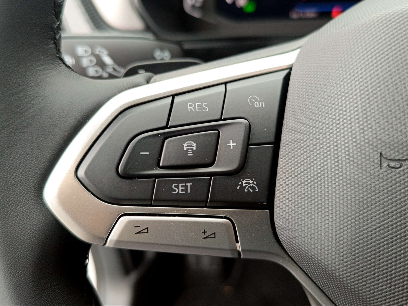 VW T-Cross 1.0 TSI EVO Life DSG-image-12