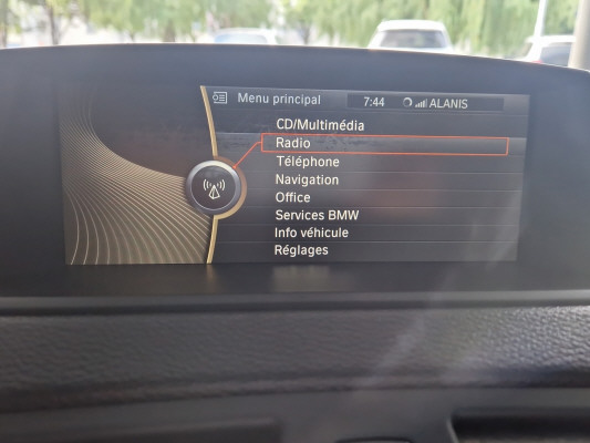 BMW 120i-image-10