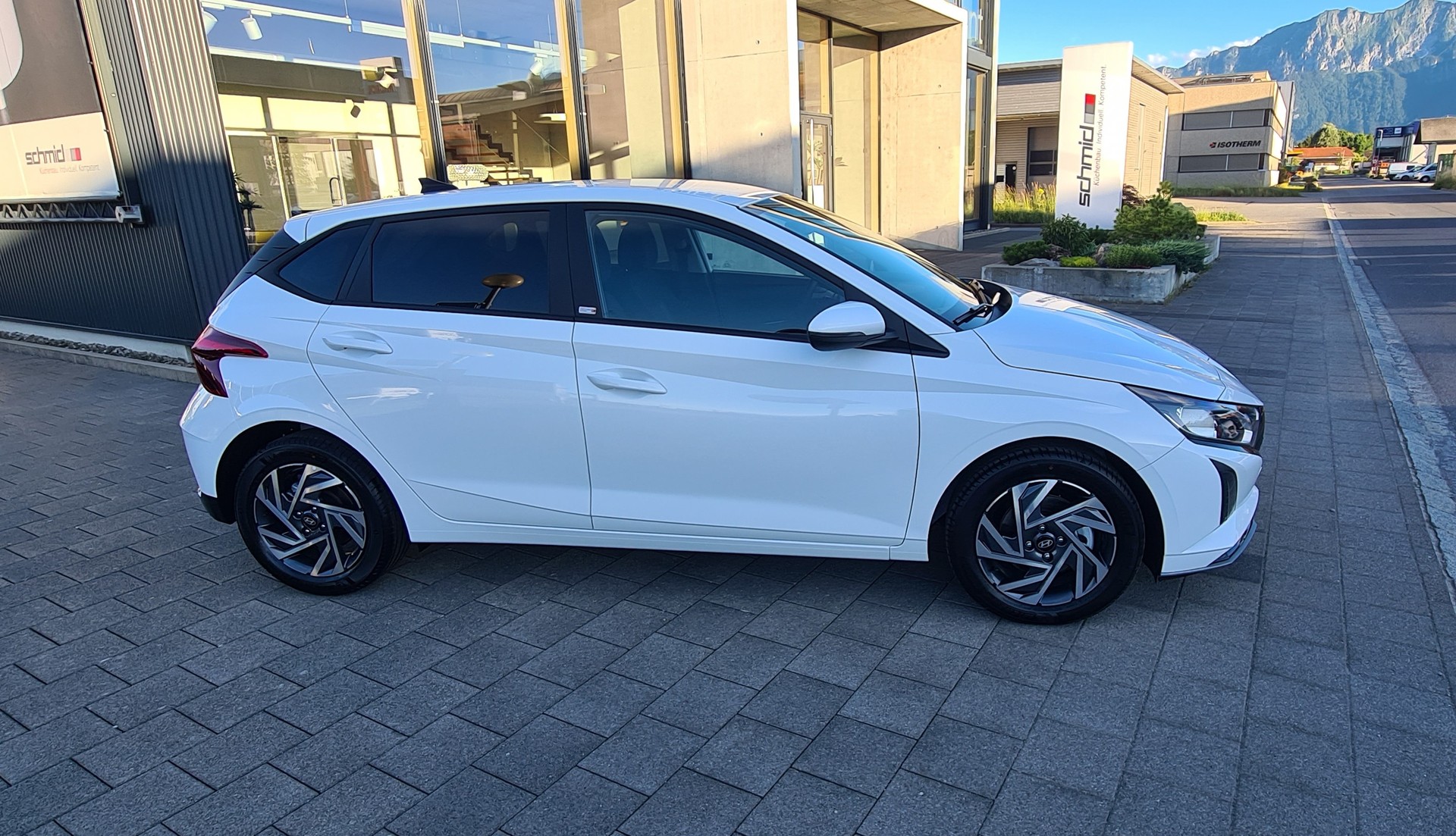 HYUNDAI i20 1.0 T-GDi Amplia DCT-showroom-element-3