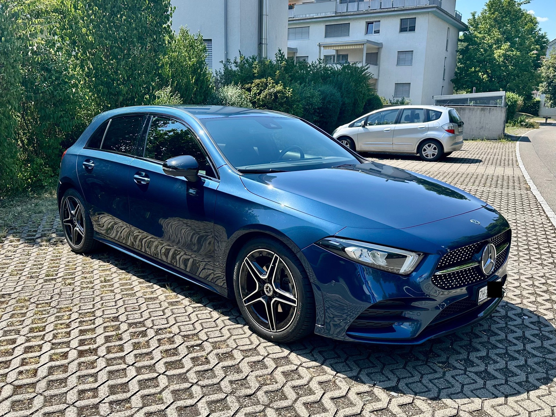 MERCEDES-BENZ A 180 Night Star AMG Line-image-6