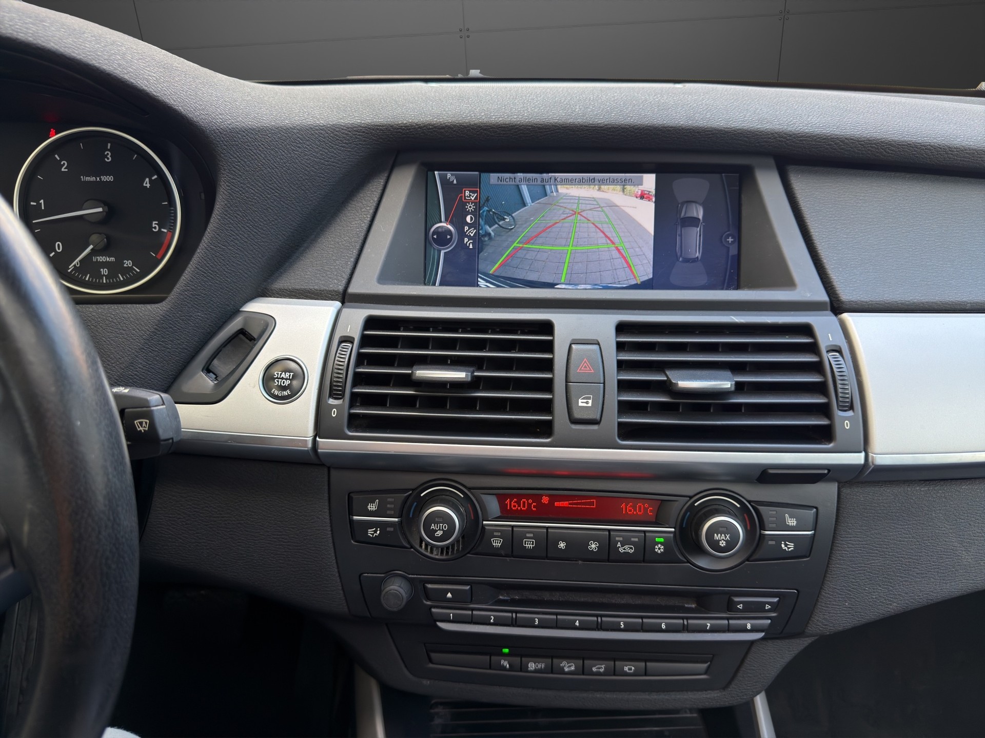 BMW X5 xDrive 30d Steptronic-image-15