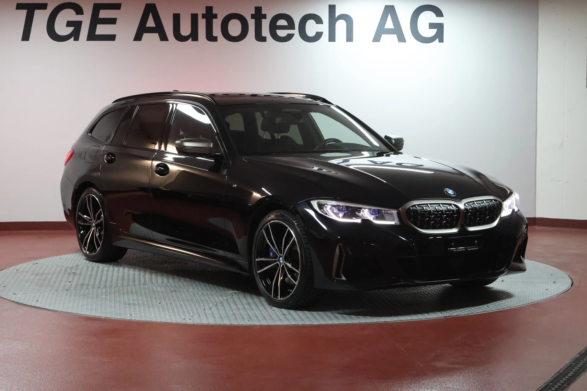 BMW M340d xDrive 48V Touring Steptronic Sport-showroom-element-2