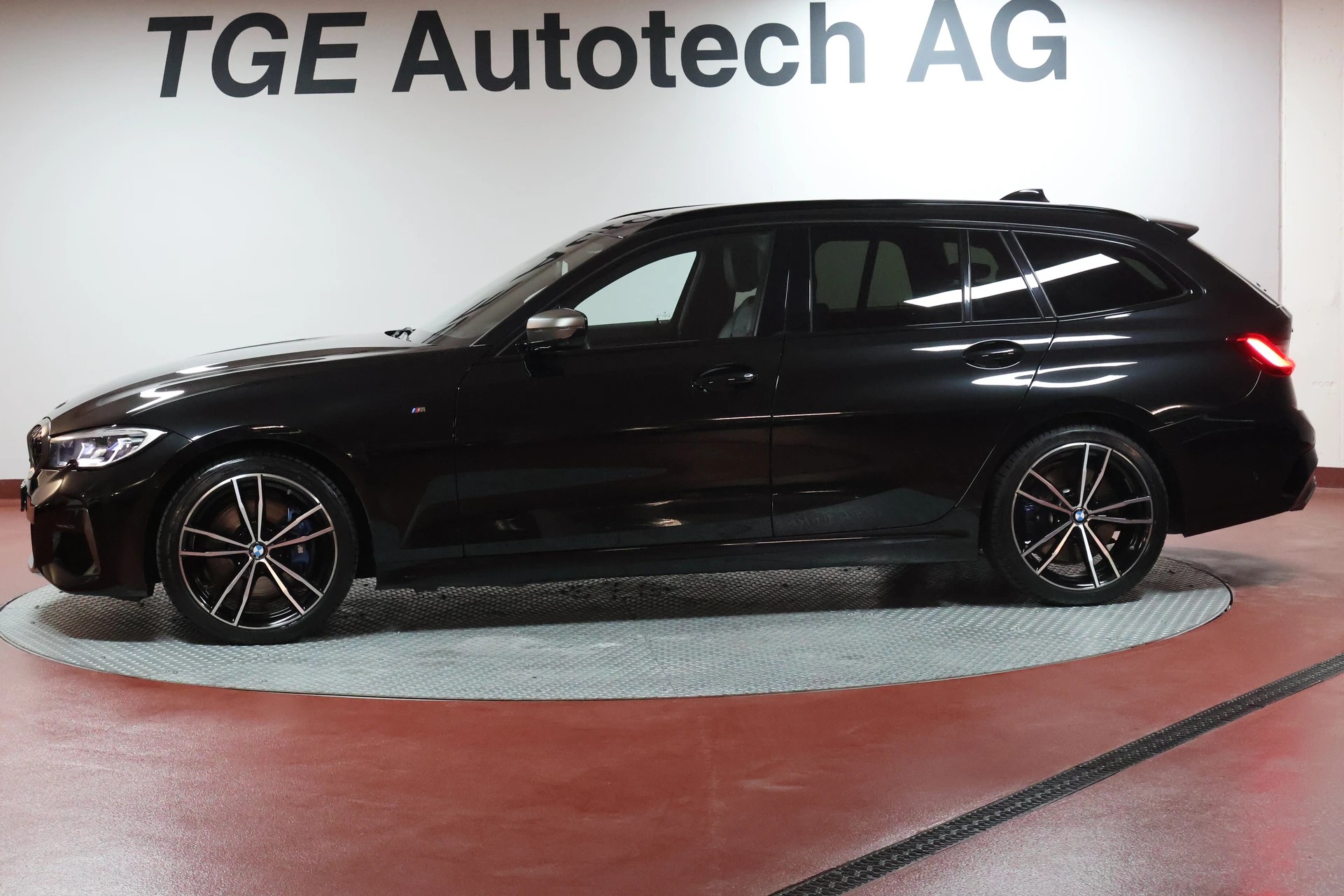 BMW M340d xDrive 48V Touring Steptronic Sport-showroom-element-3