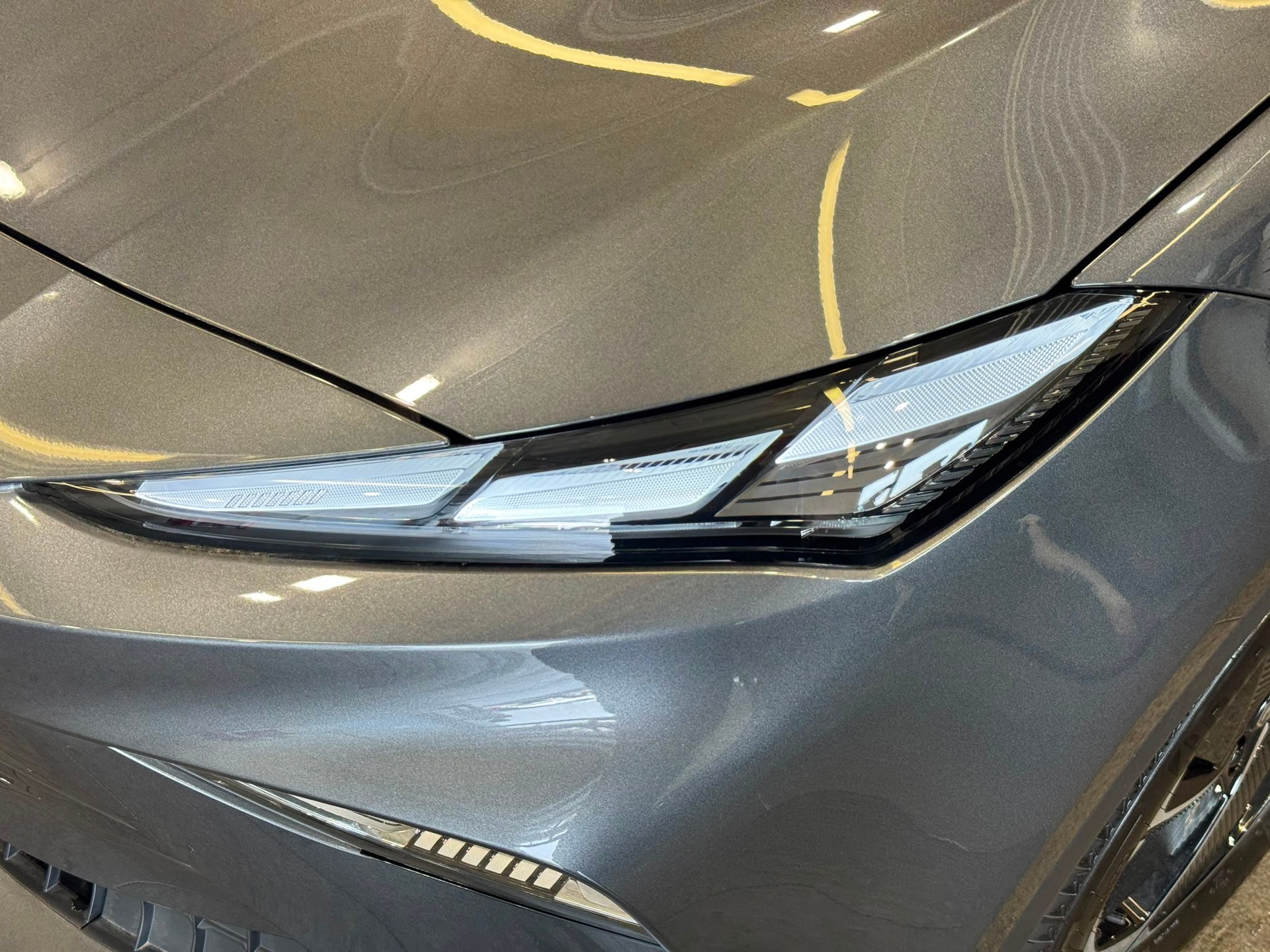 MG S5 EV 64kWh Luxury-showroom-element-1