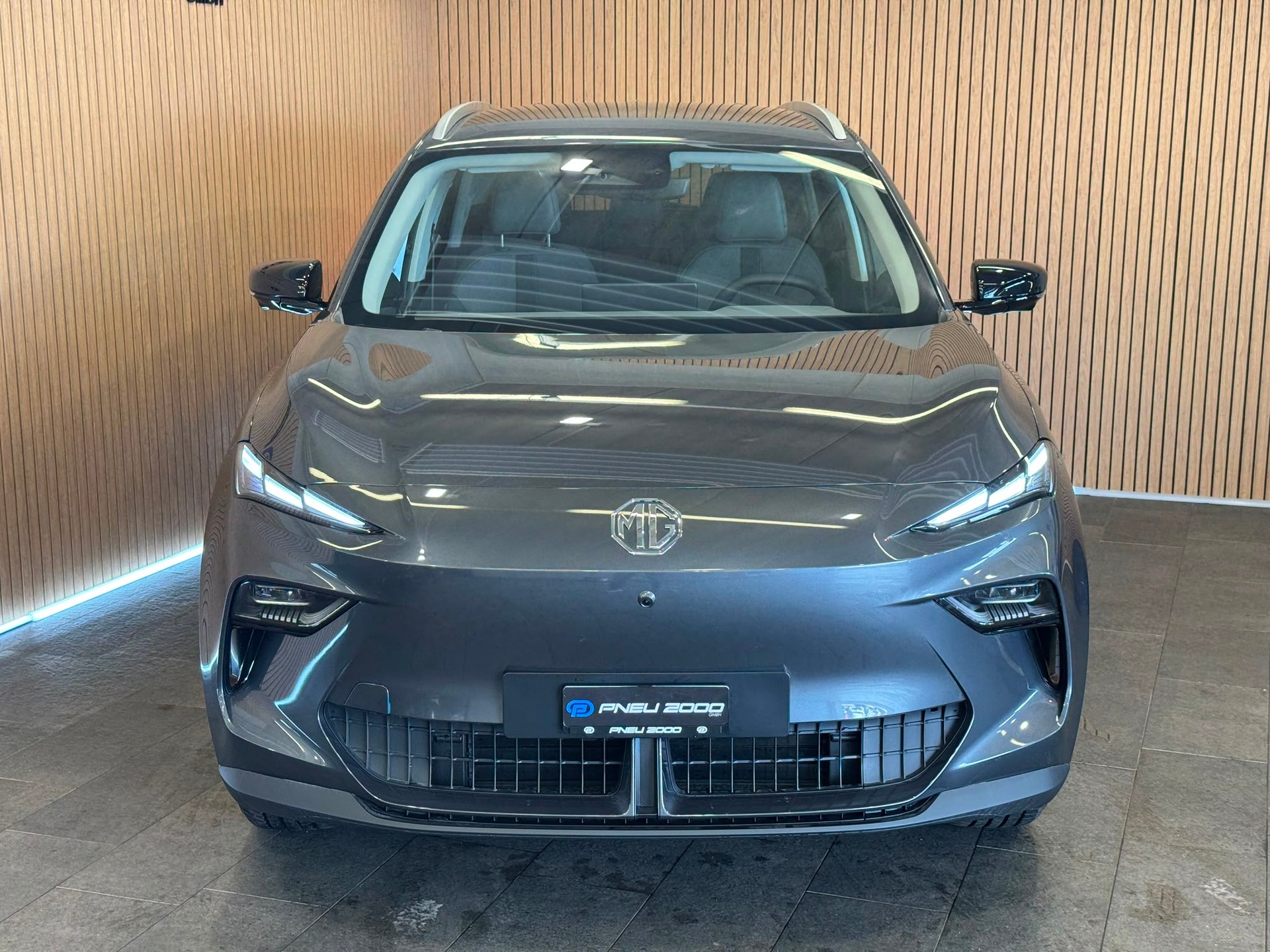 MG S5 EV 64kWh Luxury-showroom-element-2