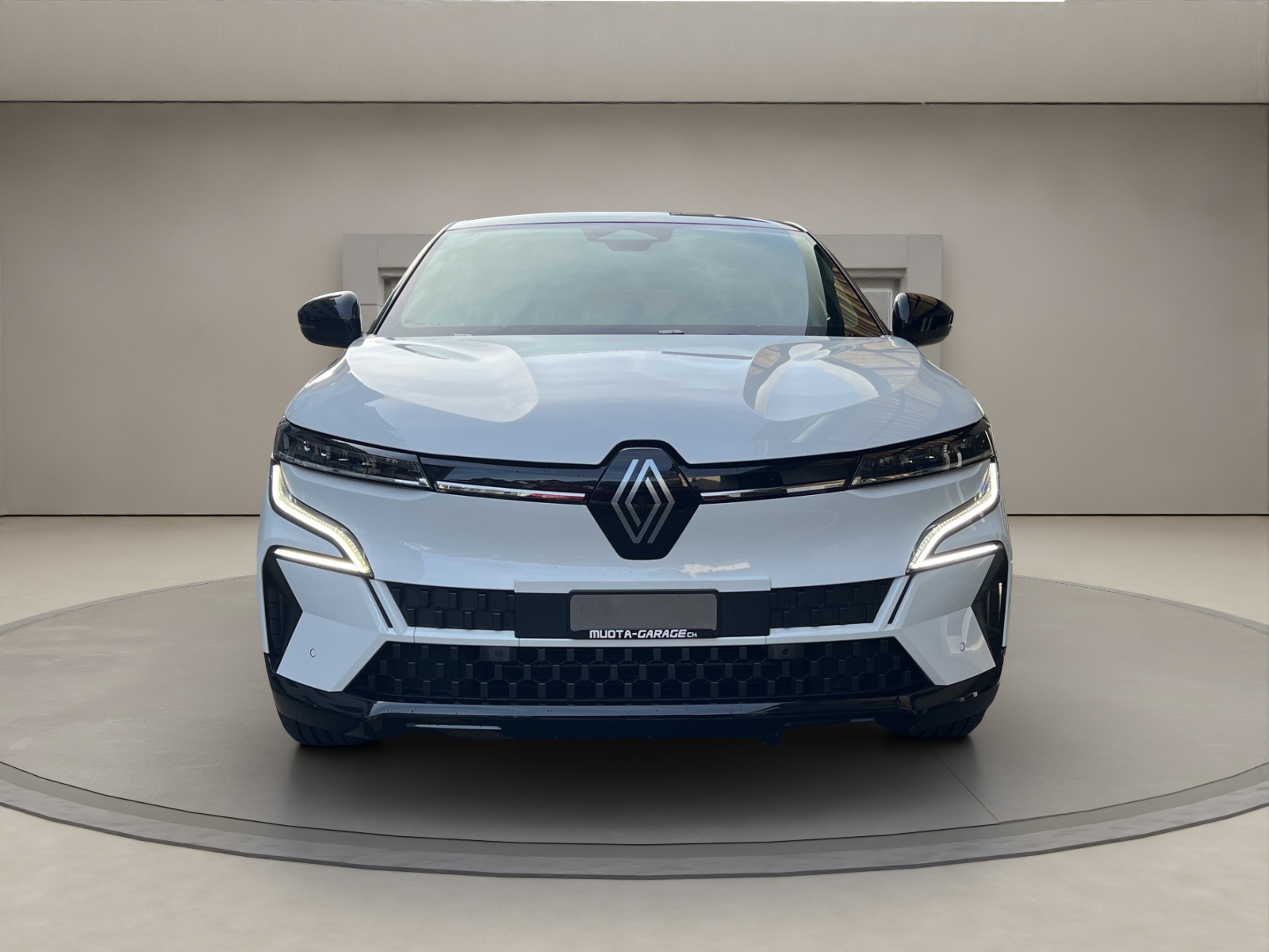 RENAULT Mégane E-Tech techno-showroom-element-1