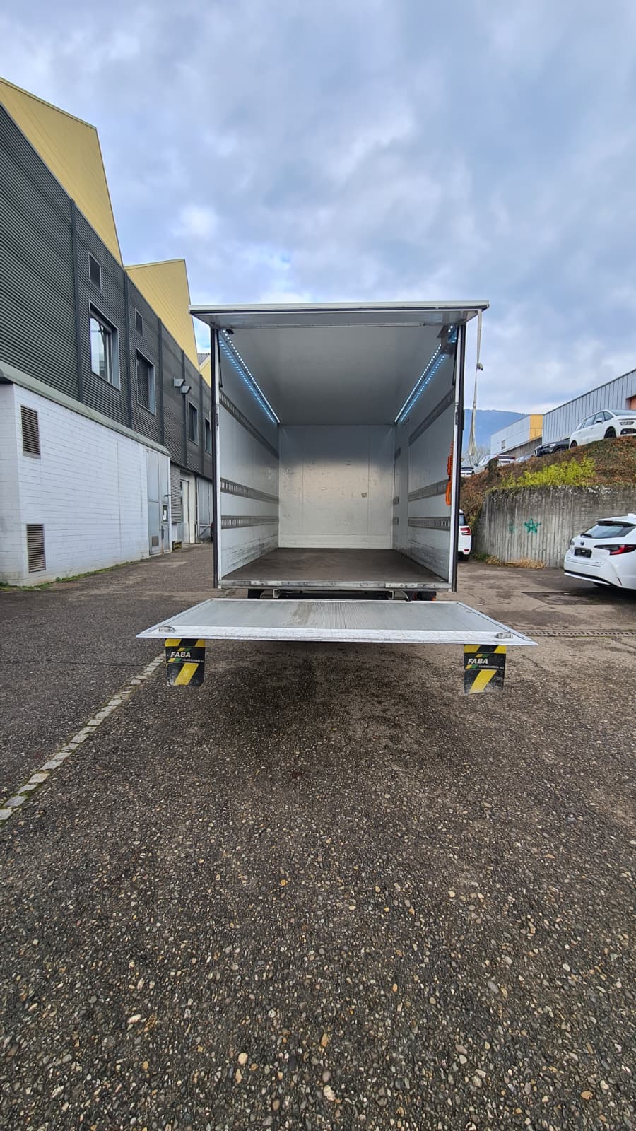 VW Crafter 35 2.0 TDI Entry L4 4Motion ** 3-Plätzer ** RF-Kamera ** Klimaanlage ** Mit Hebebühne ** Frisch Ab MFK ** Nutz-640kg **-image-7