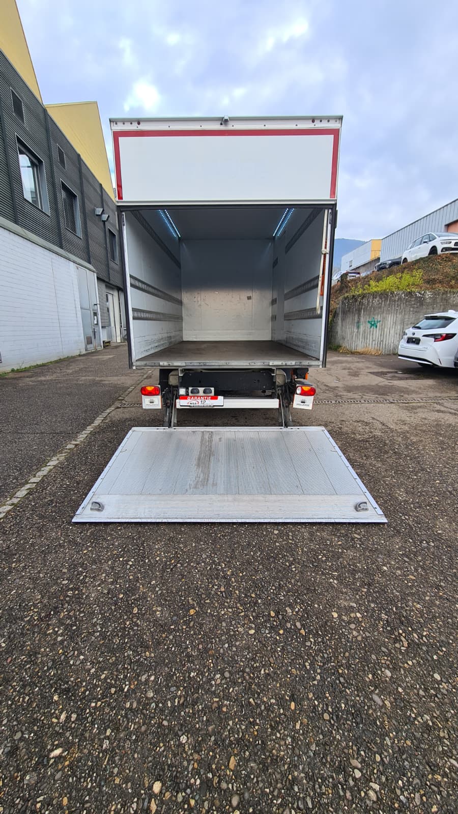 VW Crafter 35 2.0 TDI Entry L4 4Motion ** 3-Plätzer ** RF-Kamera ** Klimaanlage ** Mit Hebebühne ** Frisch Ab MFK ** Nutz-640kg **-image-8
