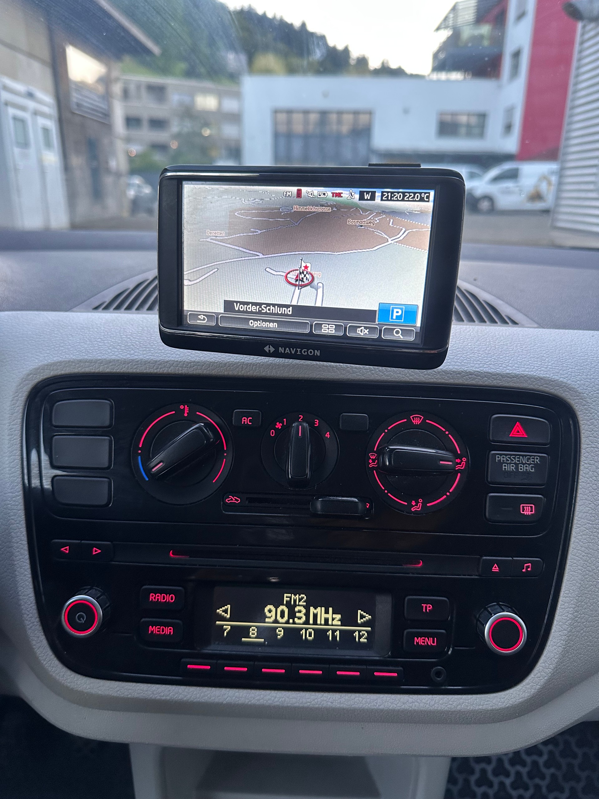 VW Up 1.0 move up, Navigation, Bluetooth, 8 Fach Komplett Räder, Frisch ab MFK 14.4.2026-image-15