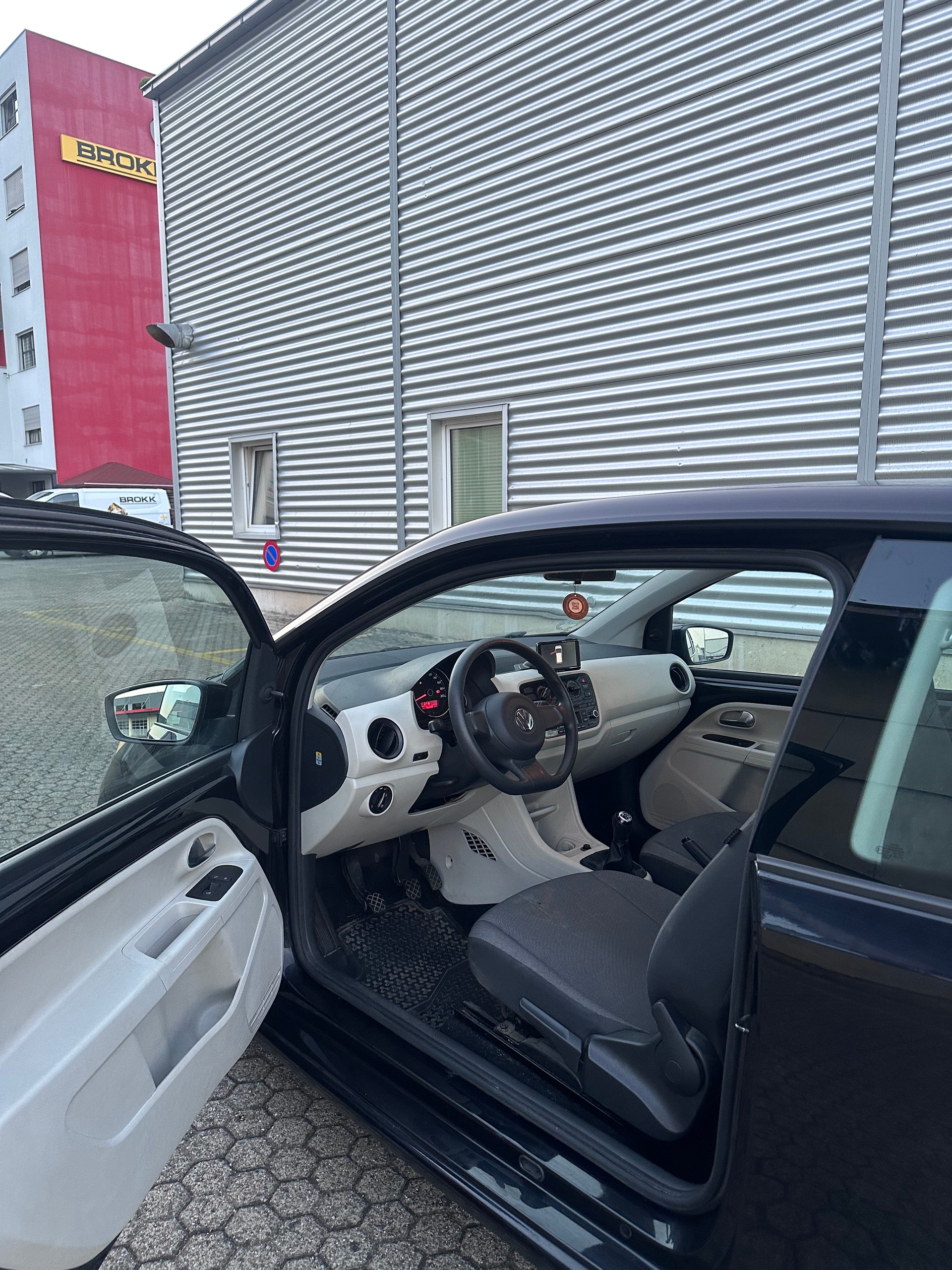 VW Up 1.0 move up, Navigation, Bluetooth, 8 Fach Komplett Räder, Frisch ab MFK 14.4.2026-image-8