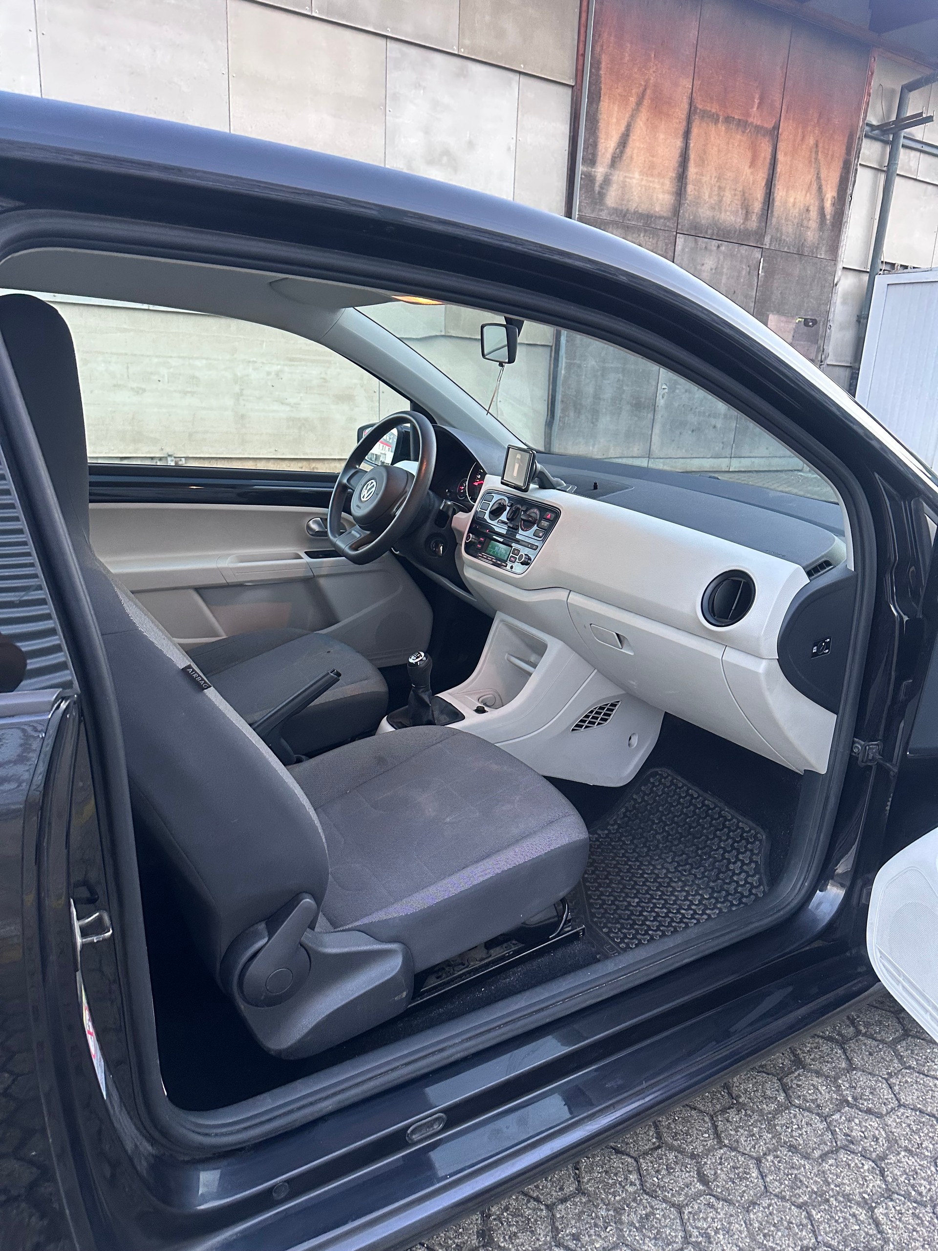 VW Up 1.0 move up, Navigation, Bluetooth, 8 Fach Komplett Räder, Frisch ab MFK 14.4.2026-image-9