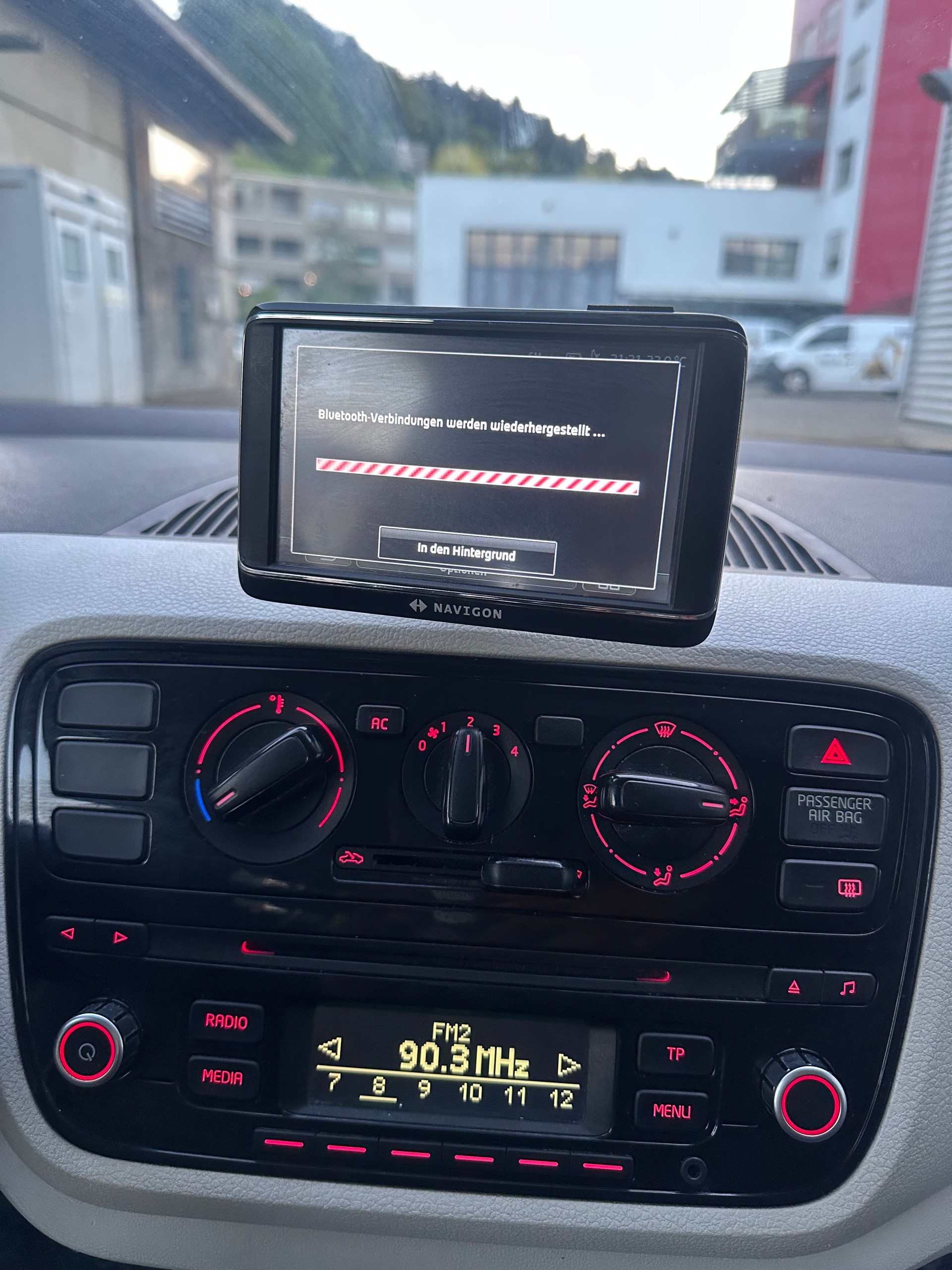 VW Up 1.0 move up, Navigation, Bluetooth, 8 Fach Komplett Räder, Frisch ab MFK 14.4.2026-image-14