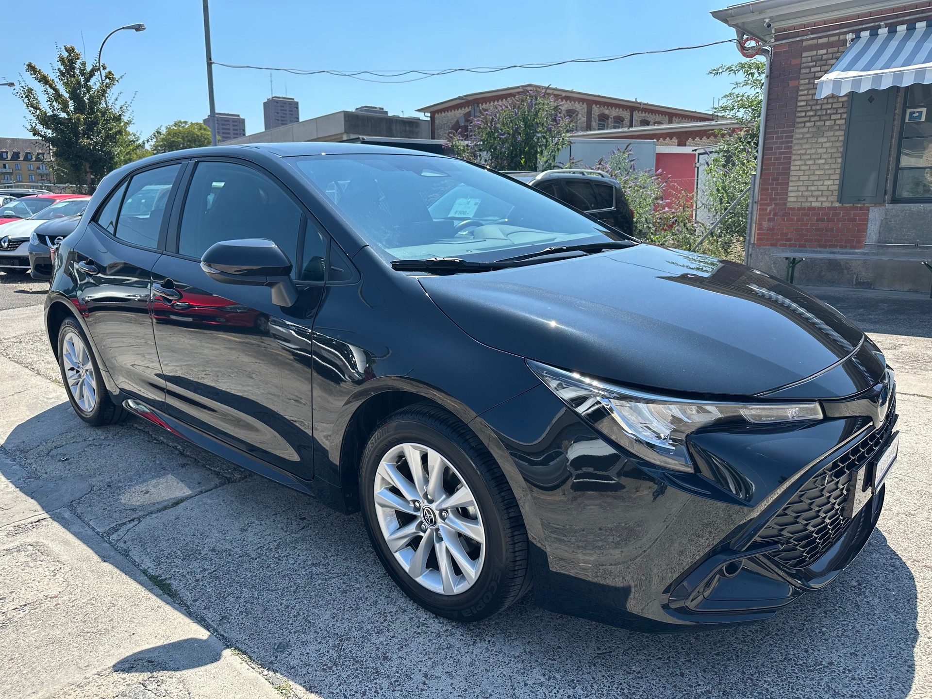 TOYOTA Corolla 1.8 HSD Trend e-CVT * 140 PS * 10Jahre oder 180000 KM Garantie *-showroom-element-2