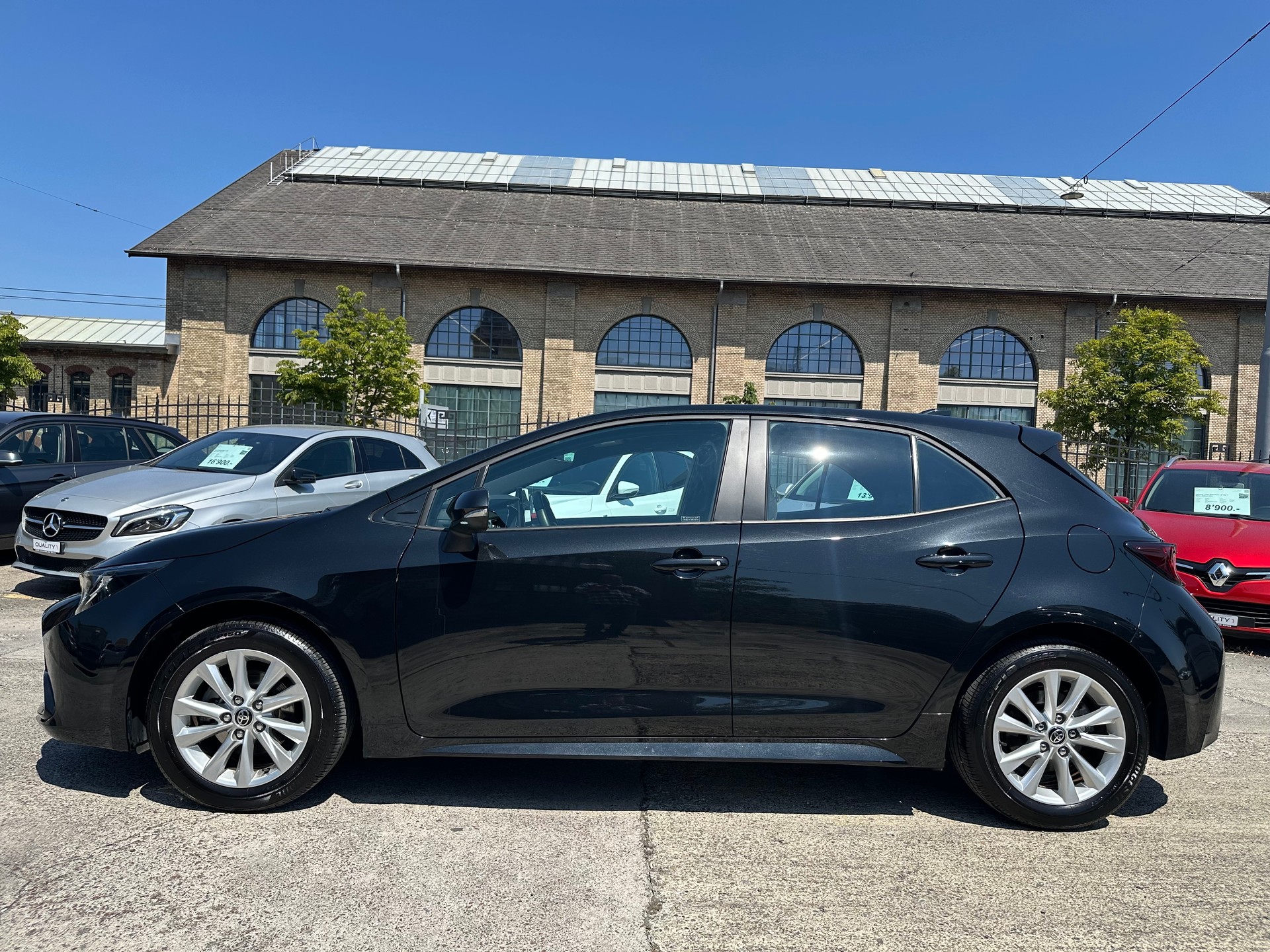 TOYOTA Corolla 1.8 HSD Trend e-CVT * 140 PS * 10Jahre oder 180000 KM Garantie *-showroom-element-3