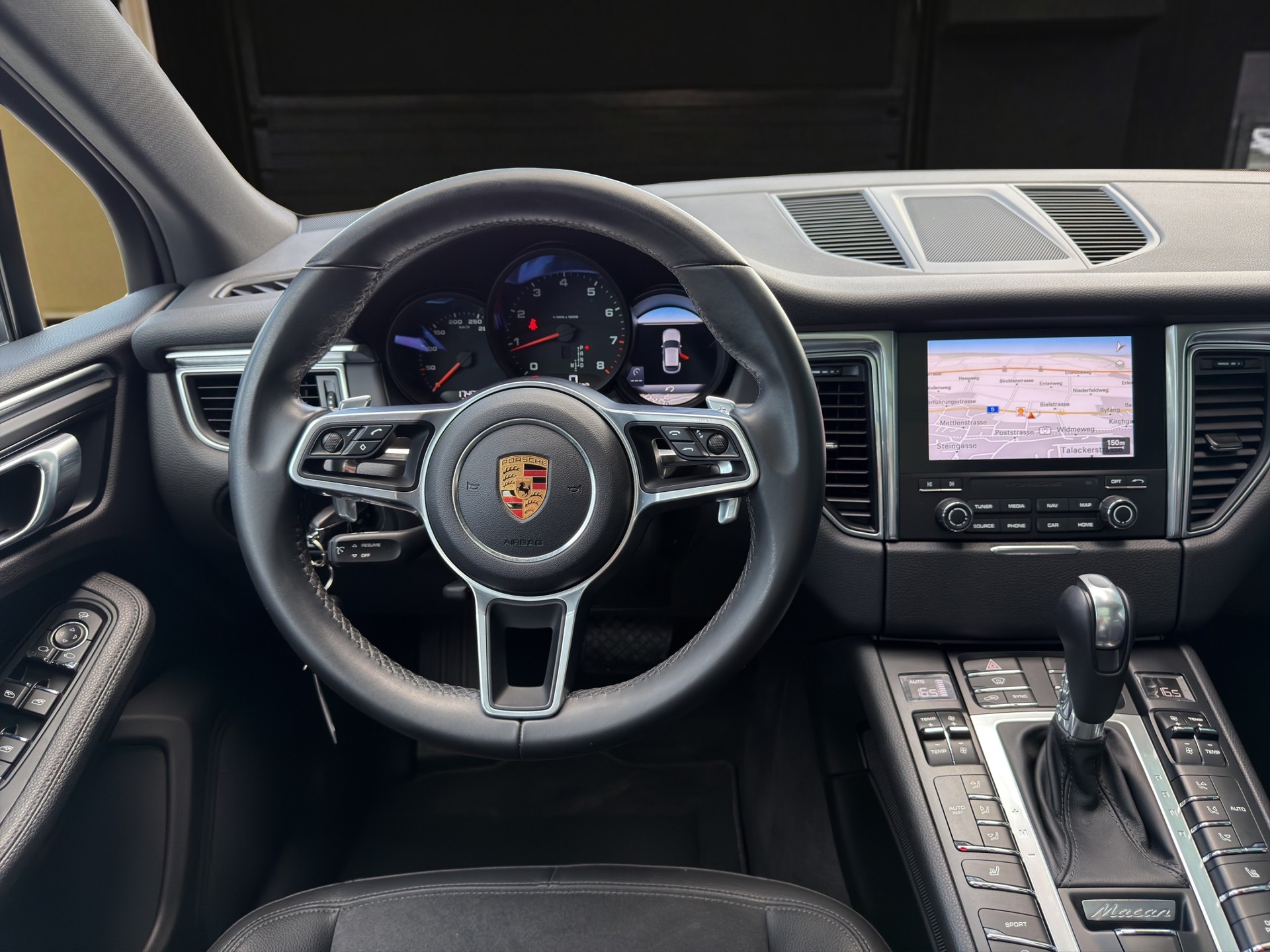 PORSCHE Macan 2.0-image-12