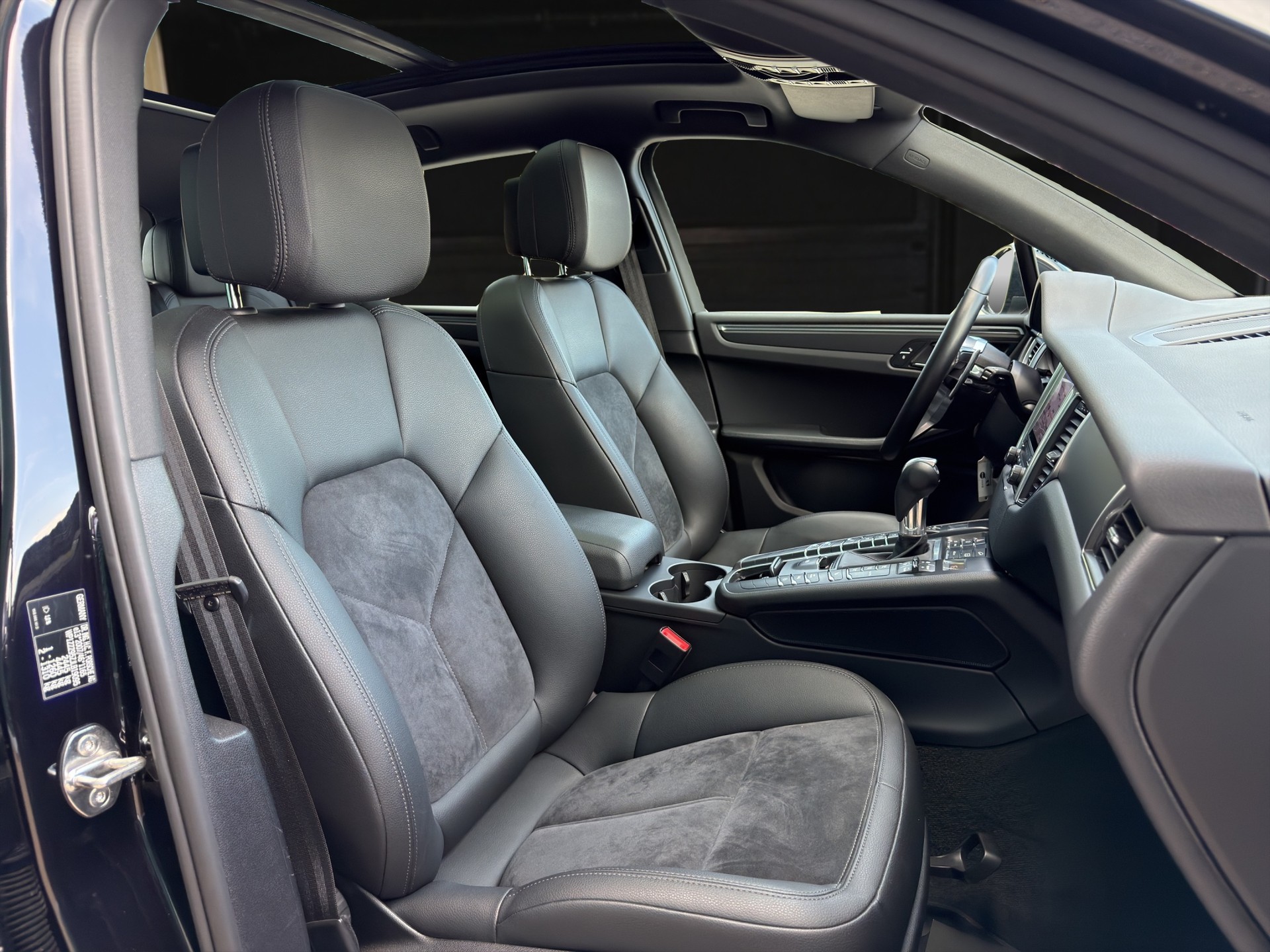 PORSCHE Macan 2.0-image-9